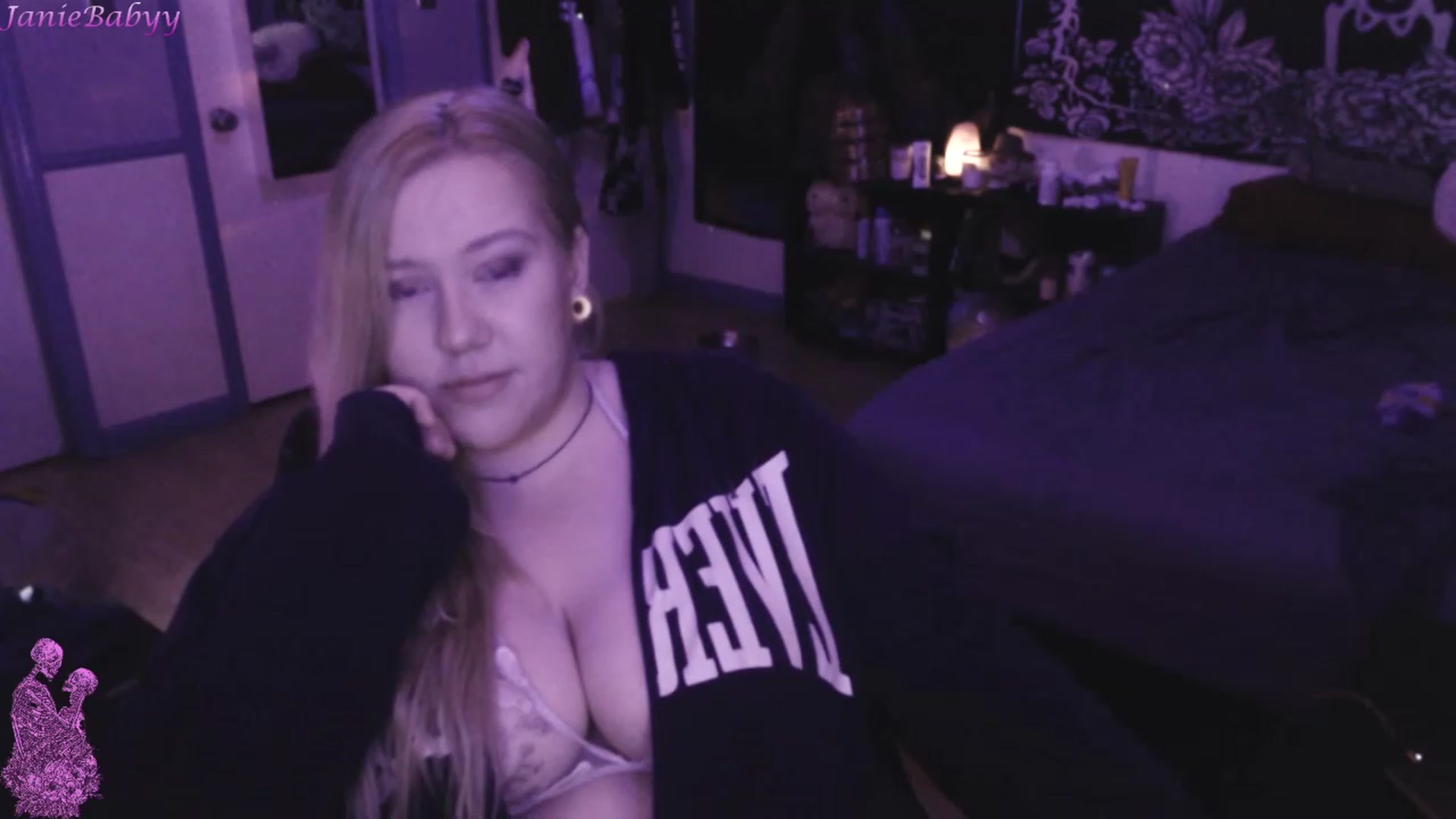 Gallery image thumbnail from JanieBabyy's myfreecams stream on, 04/26/2023, 15:03 image 7 of 20