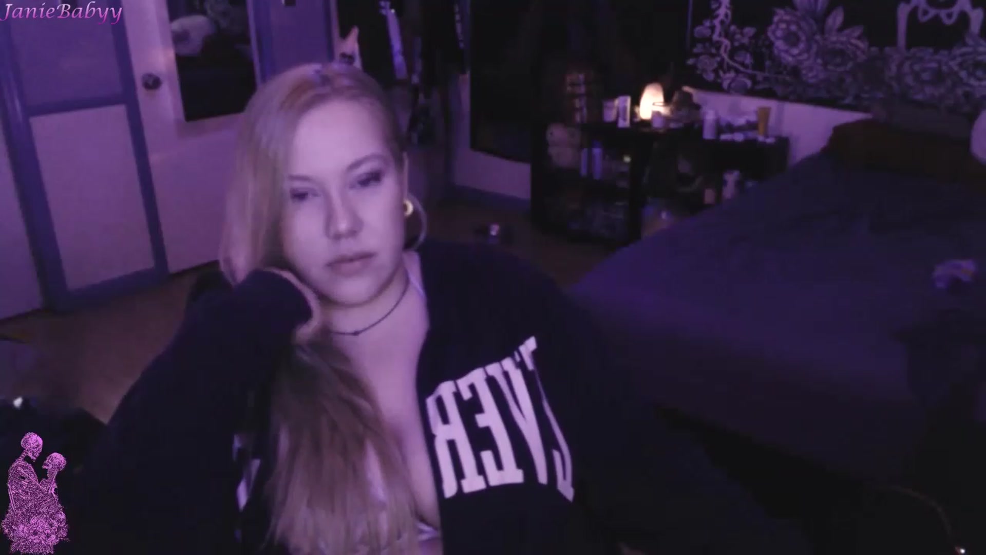 Gallery image thumbnail from JanieBabyy's myfreecams stream on, 04/26/2023, 15:03 image 17 of 20