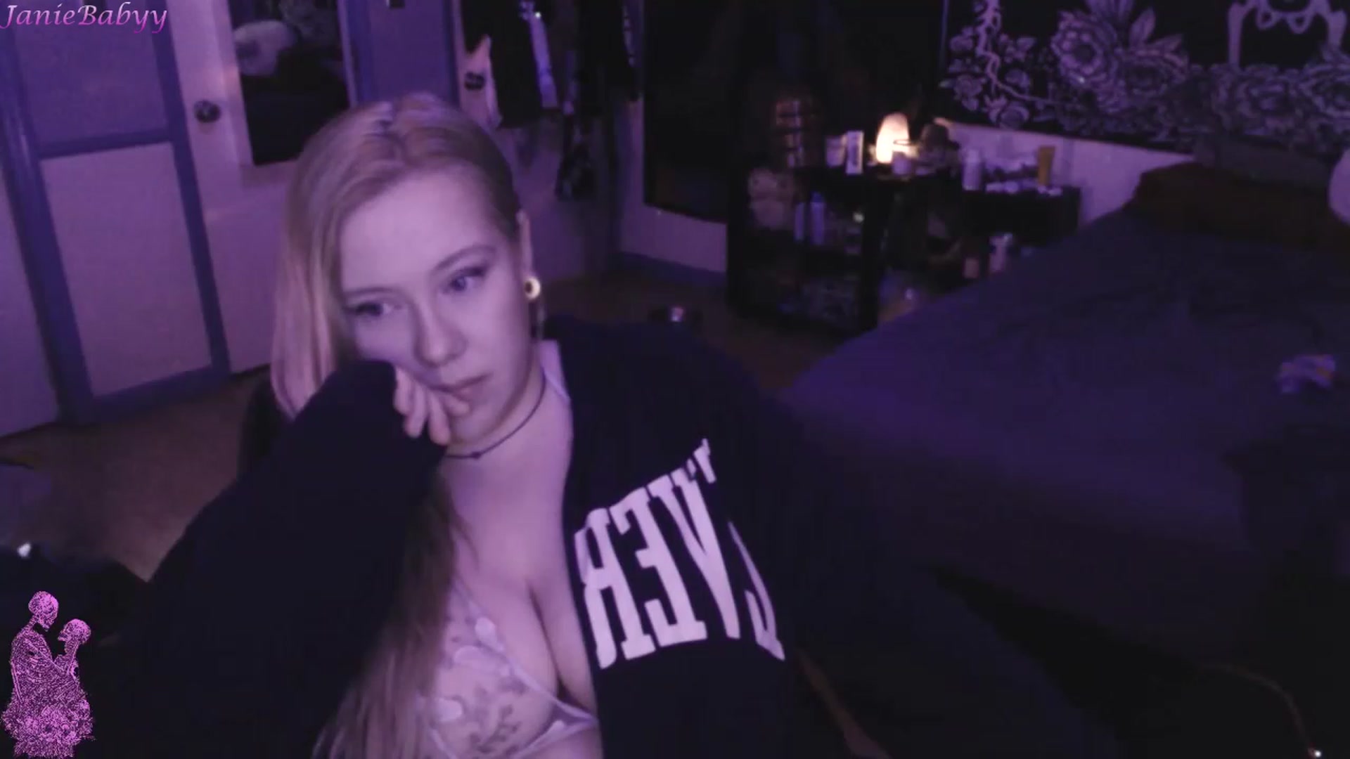 Gallery image thumbnail from JanieBabyy's myfreecams stream on, 04/26/2023, 15:03 image 18 of 20