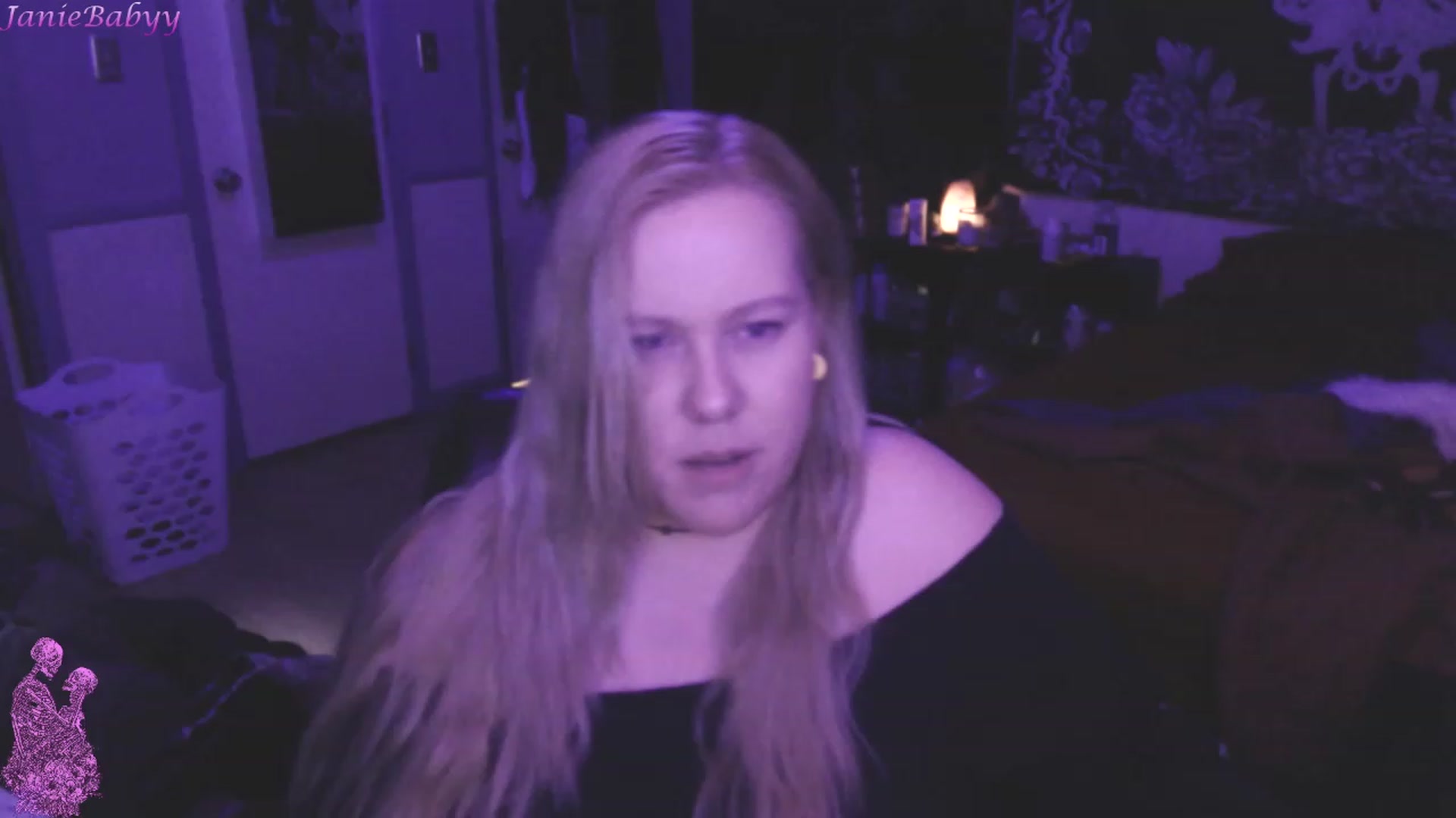 Gallery image thumbnail from JanieBabyy's myfreecams stream on, 04/27/2023, 16:11 image 2 of 20