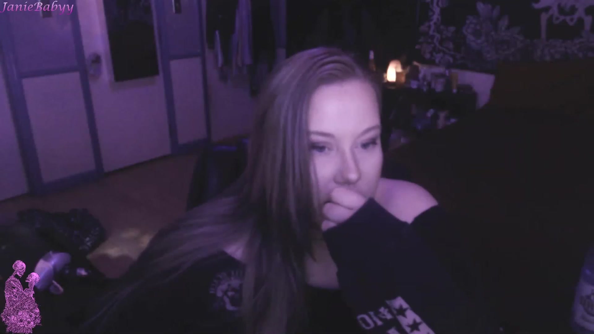 Gallery image thumbnail from JanieBabyy's myfreecams stream on, 05/07/2023, 17:39 image 19 of 20