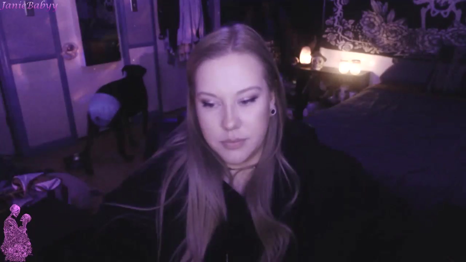 Gallery image thumbnail from JanieBabyy's myfreecams stream on, 05/19/2023, 08:41 image 7 of 20