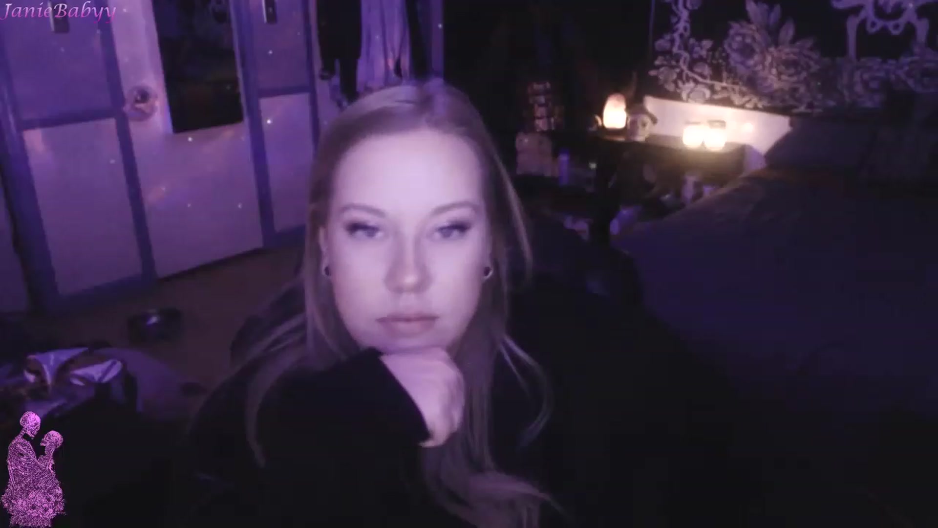 Gallery image thumbnail from JanieBabyy's myfreecams stream on, 05/19/2023, 08:41 image 10 of 20