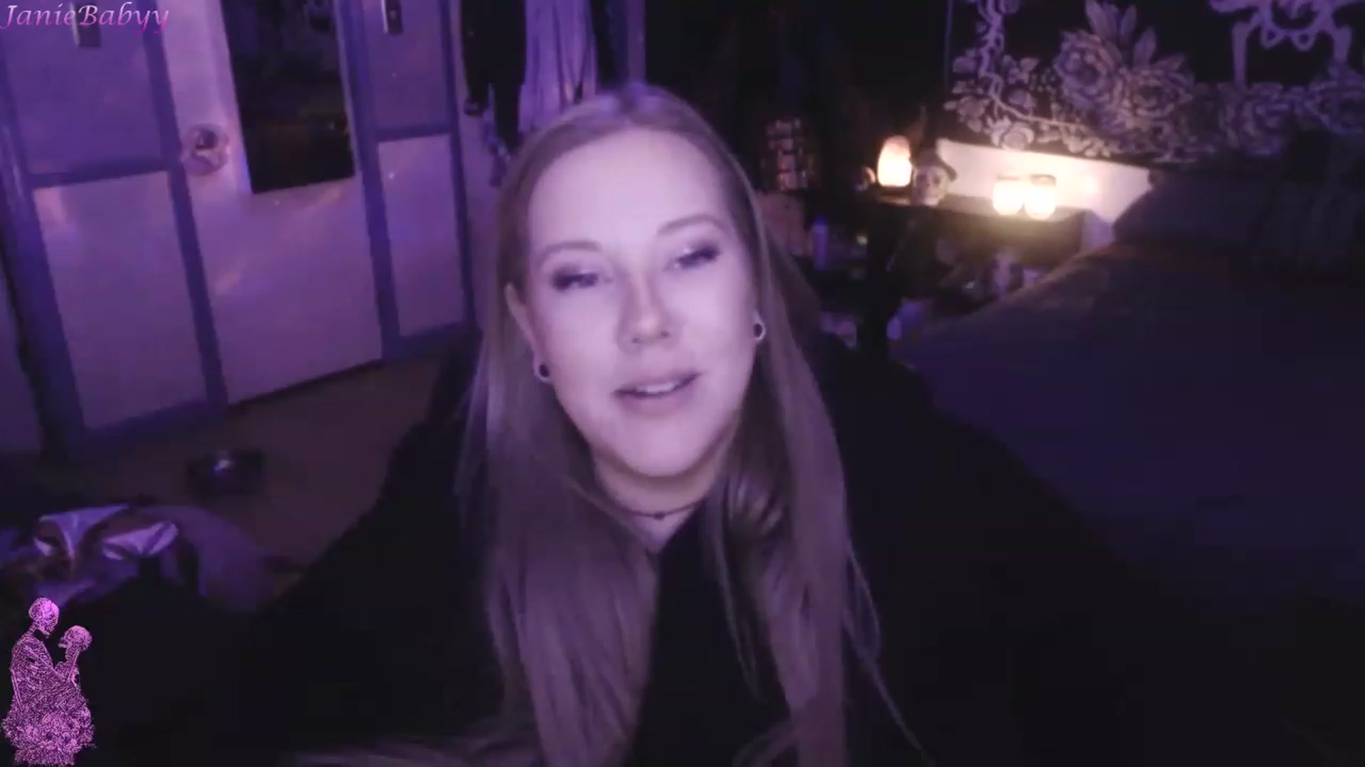 Gallery image thumbnail from JanieBabyy's myfreecams stream on, 05/19/2023, 08:41 image 13 of 20
