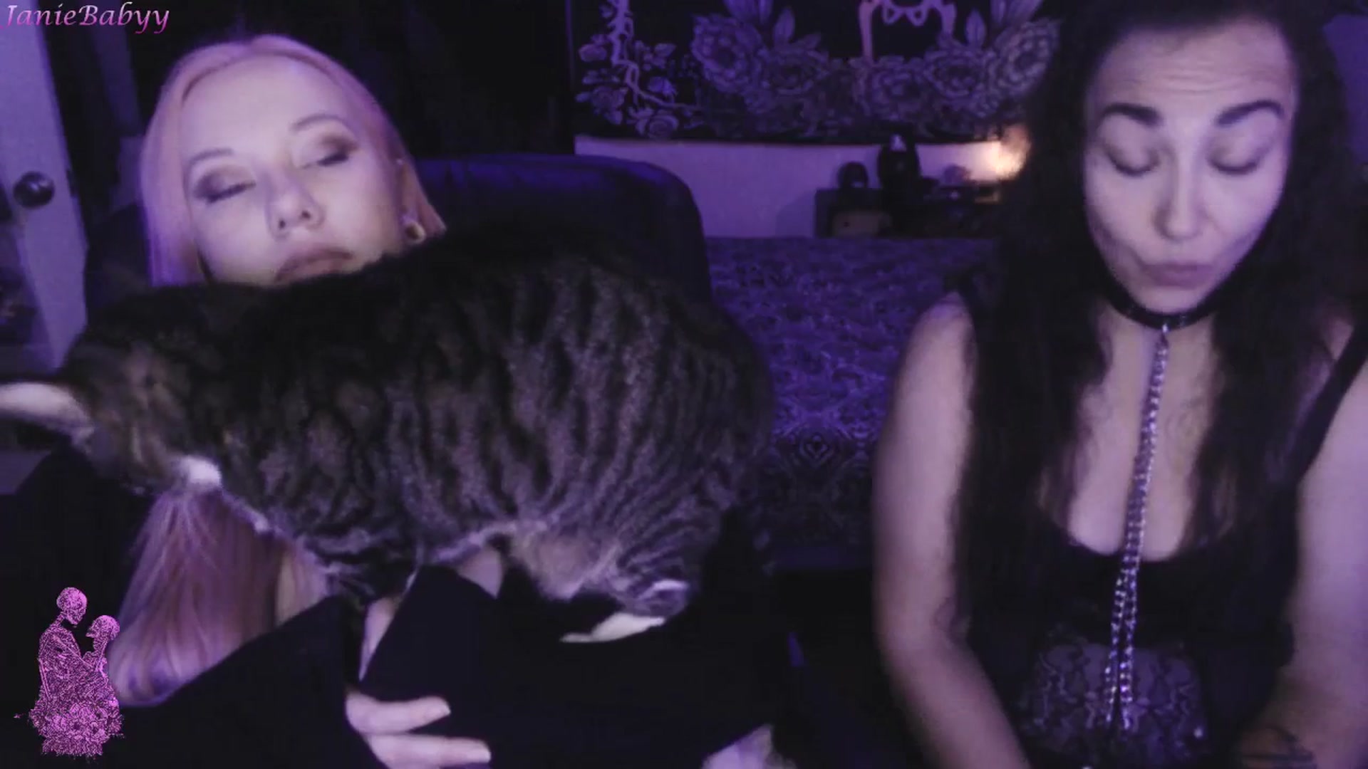 Gallery image thumbnail from JanieBabyy's myfreecams stream on, 09/27/2023, 17:52 image 11 of 20