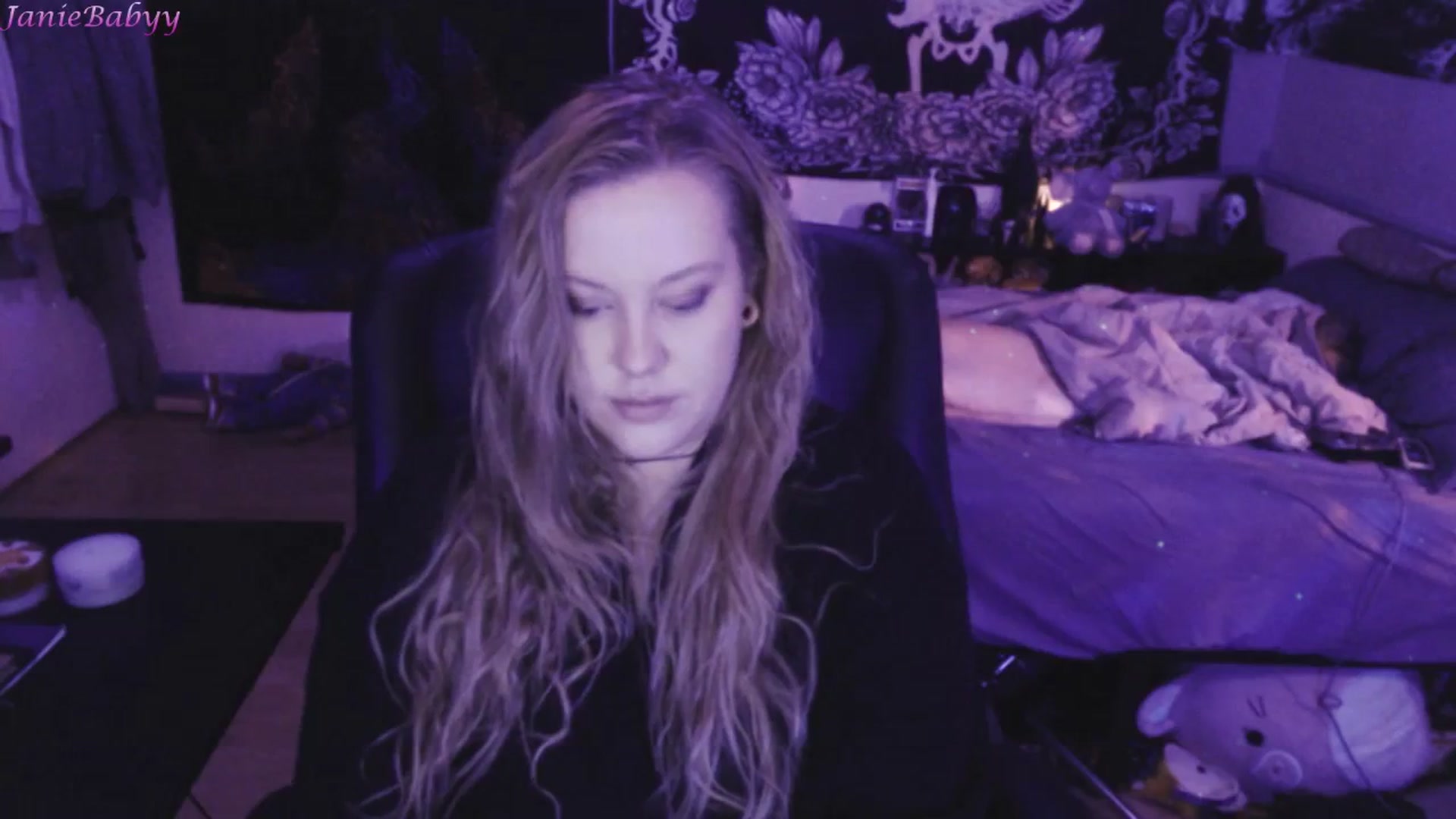 Gallery image thumbnail from JanieBabyy's myfreecams stream on, 11/22/2023, 18:49 image 18 of 20