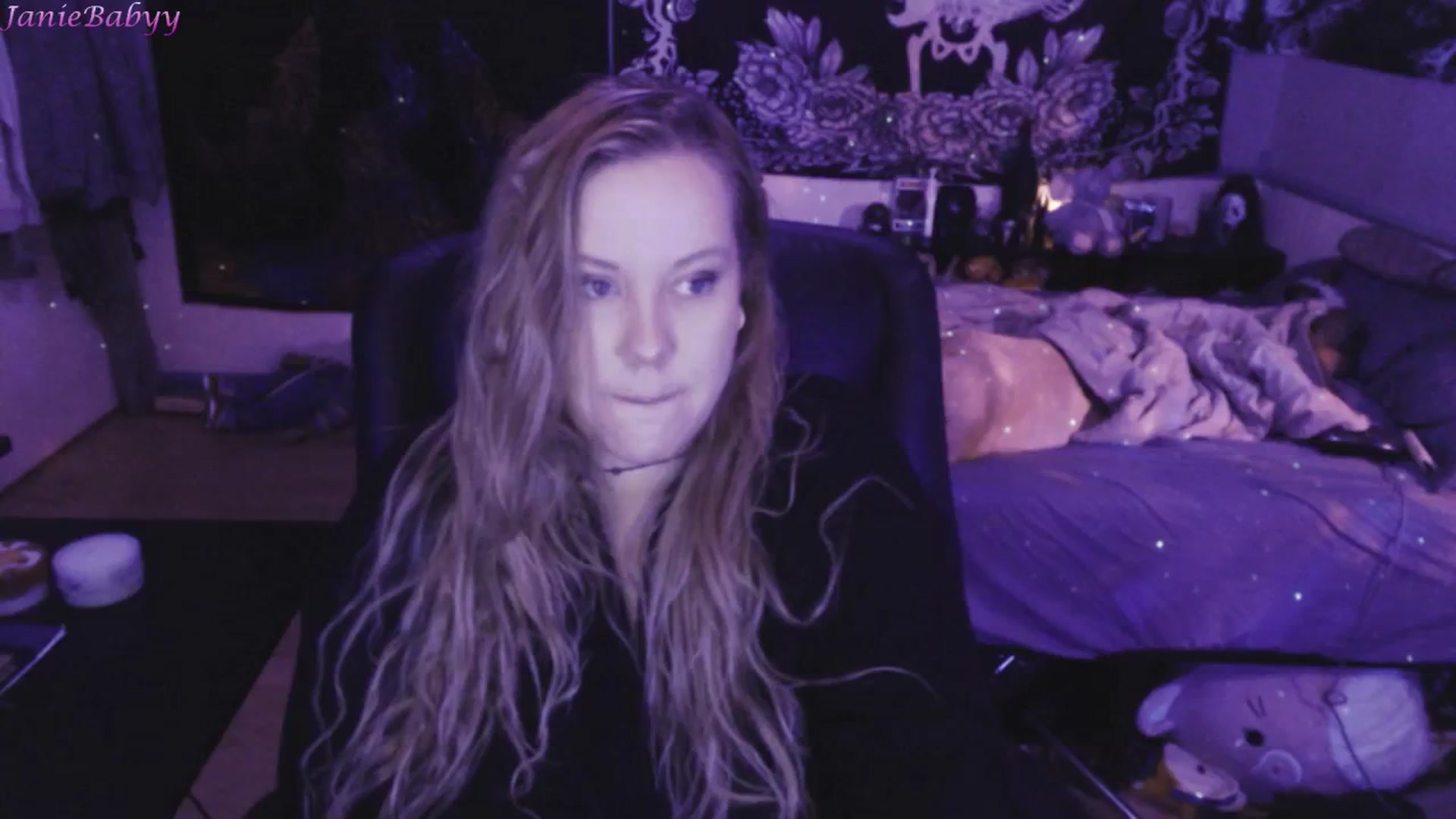 Gallery image thumbnail from JanieBabyy's myfreecams stream on, 11/22/2023, 18:49 image 4 of 20