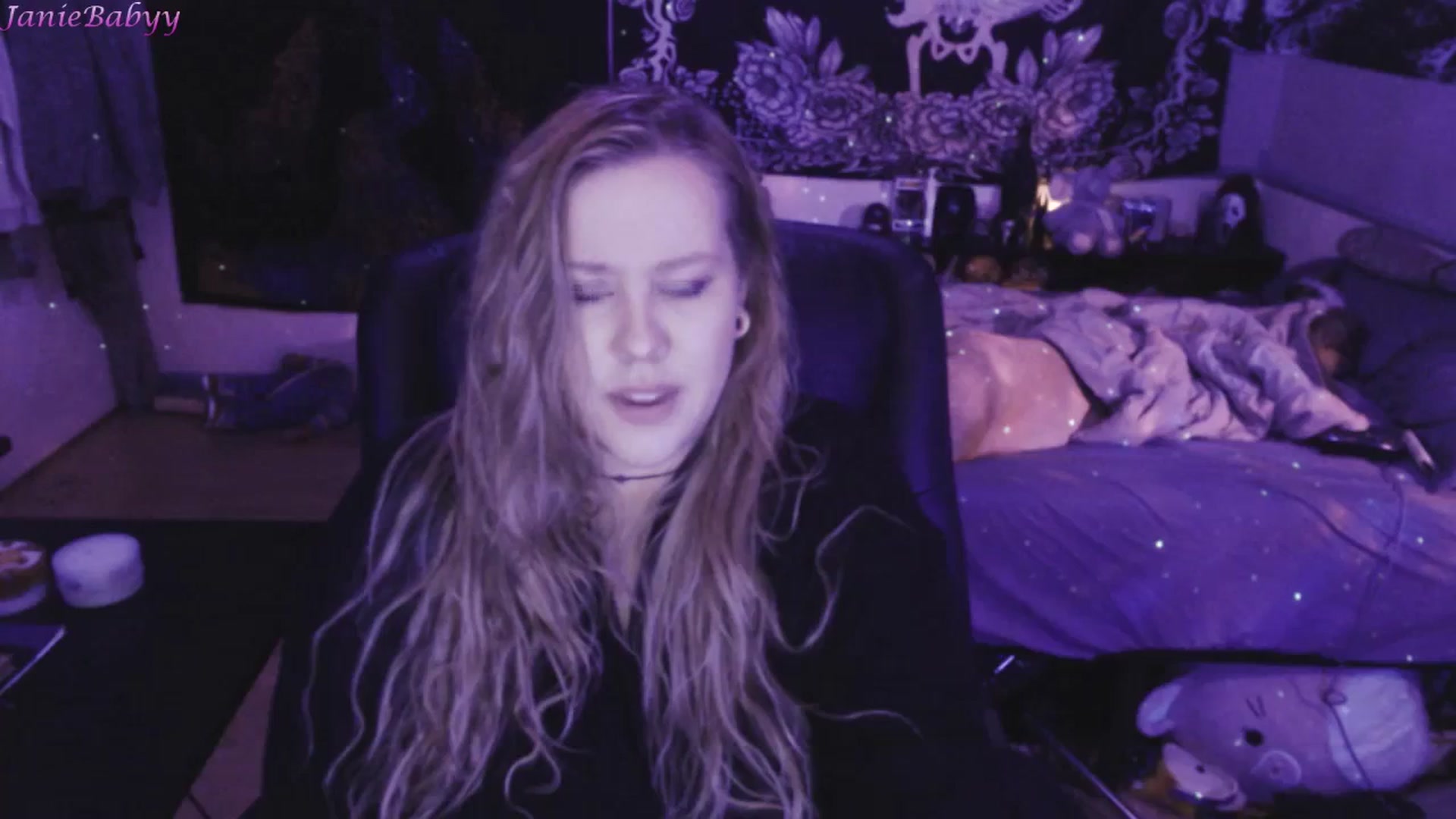 Gallery image thumbnail from JanieBabyy's myfreecams stream on, 11/22/2023, 18:49 image 7 of 20