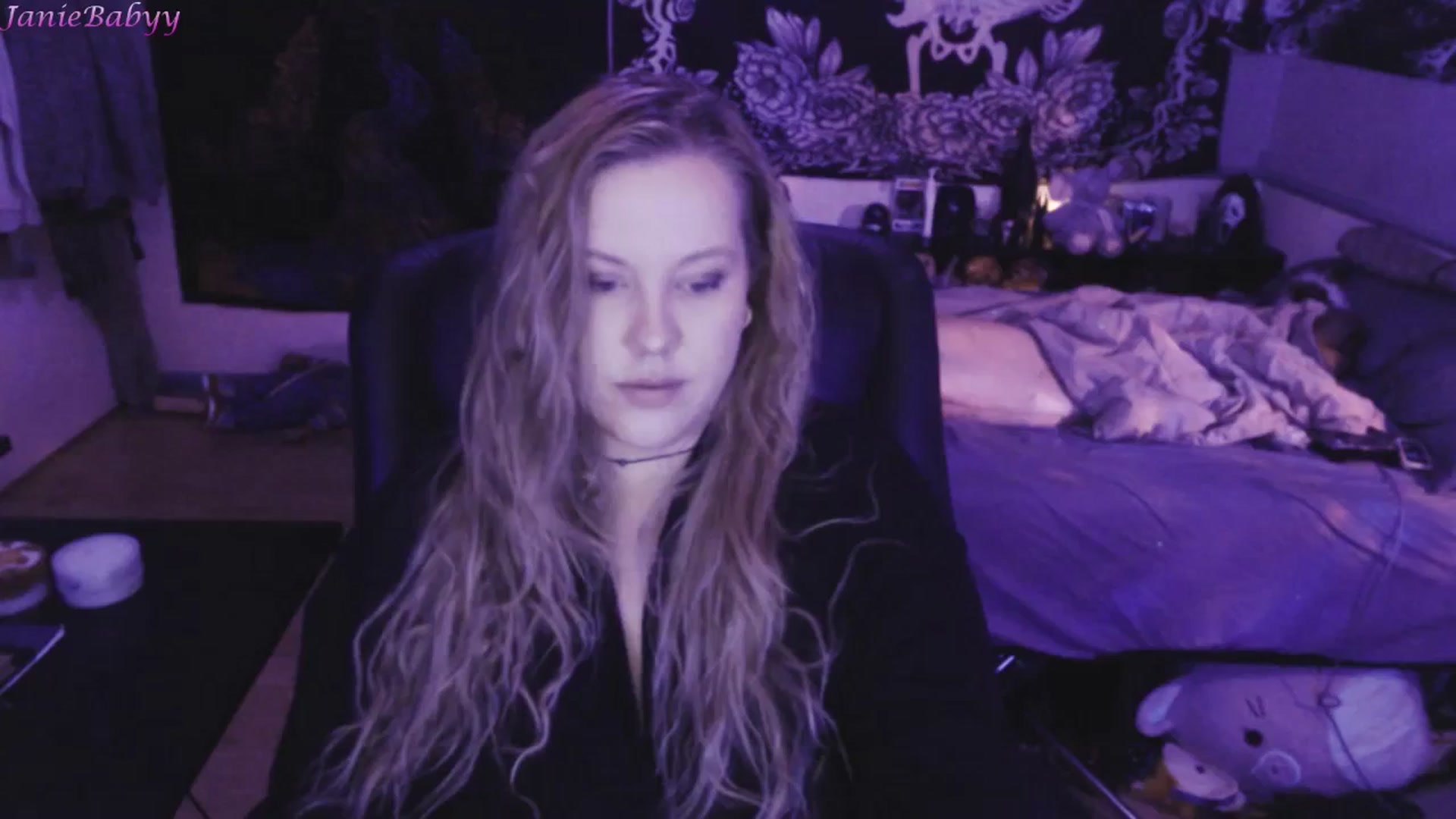 Gallery image thumbnail from JanieBabyy's myfreecams stream on, 11/22/2023, 18:49 image 14 of 20