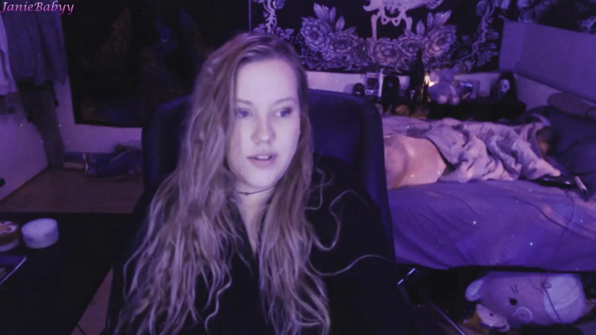 Gallery image thumbnail from JanieBabyy's myfreecams stream on, 11/22/2023, 18:49 image 3 of 20
