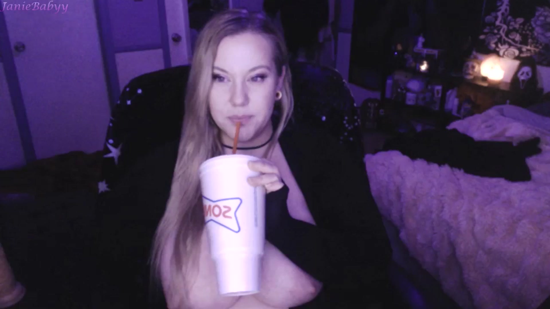Gallery image thumbnail from JanieBabyy's myfreecams stream on, 04/02/2024, 21:22 image 19 of 20