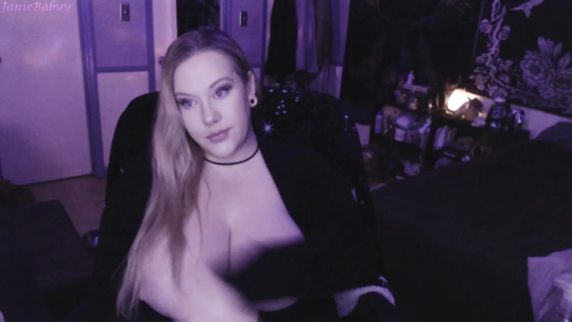 Gallery image thumbnail from JanieBabyy's myfreecams stream on, 04/17/2024, 18:05 image 3 of 20