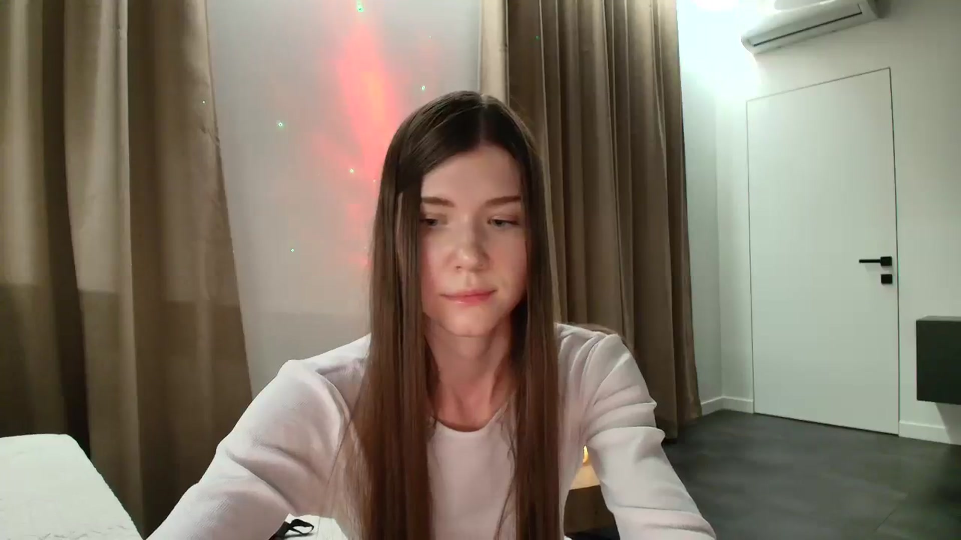 Gallery image thumbnail from JanieStar's myfreecams stream on, 07/02/2025, 22:13 image 2 of 20