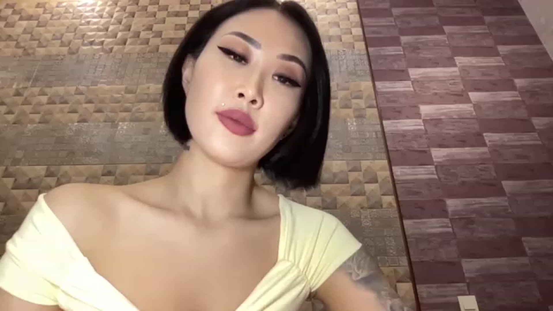 Gallery image thumbnail from Japanese_Doll's myfreecams stream on, 11/14/2022, 19:55 image 12 of 20