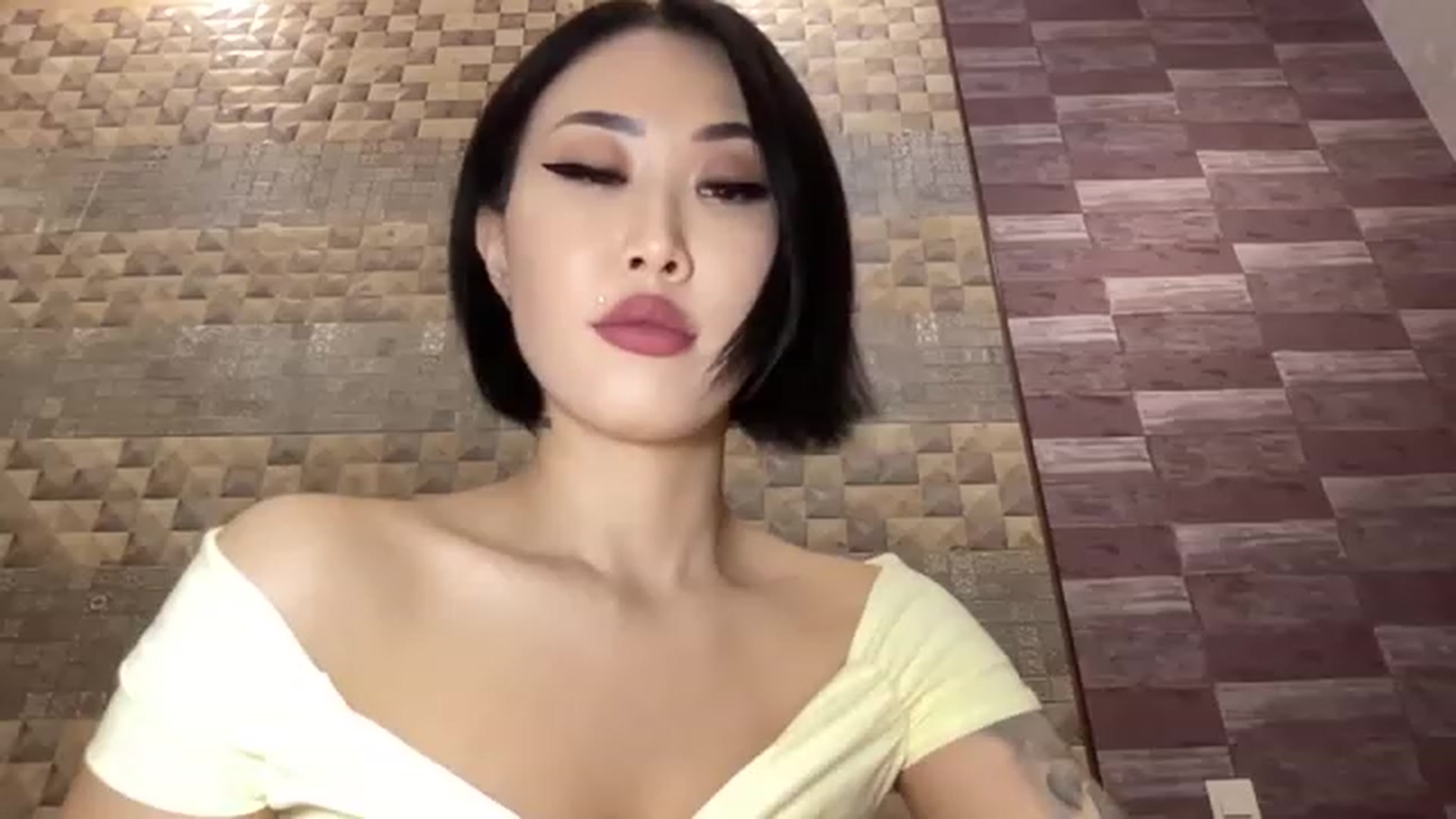 Gallery image thumbnail from Japanese_Doll's myfreecams stream on, 11/14/2022, 19:55 image 17 of 20