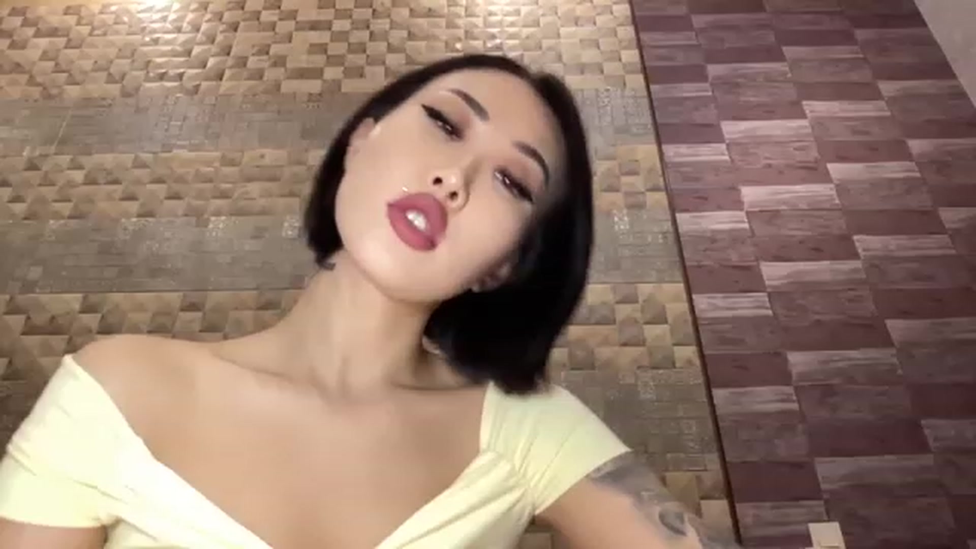 Gallery image thumbnail from Japanese_Doll's myfreecams stream on, 11/14/2022, 19:55 image 19 of 20