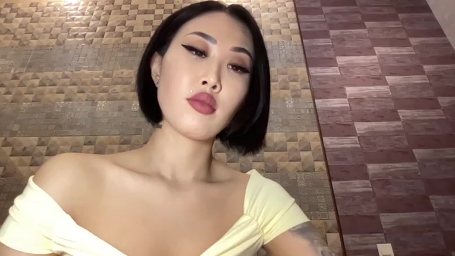 Gallery image thumbnail from Japanese_Doll's myfreecams stream on, 11/14/2022, 19:55 image 15 of 20