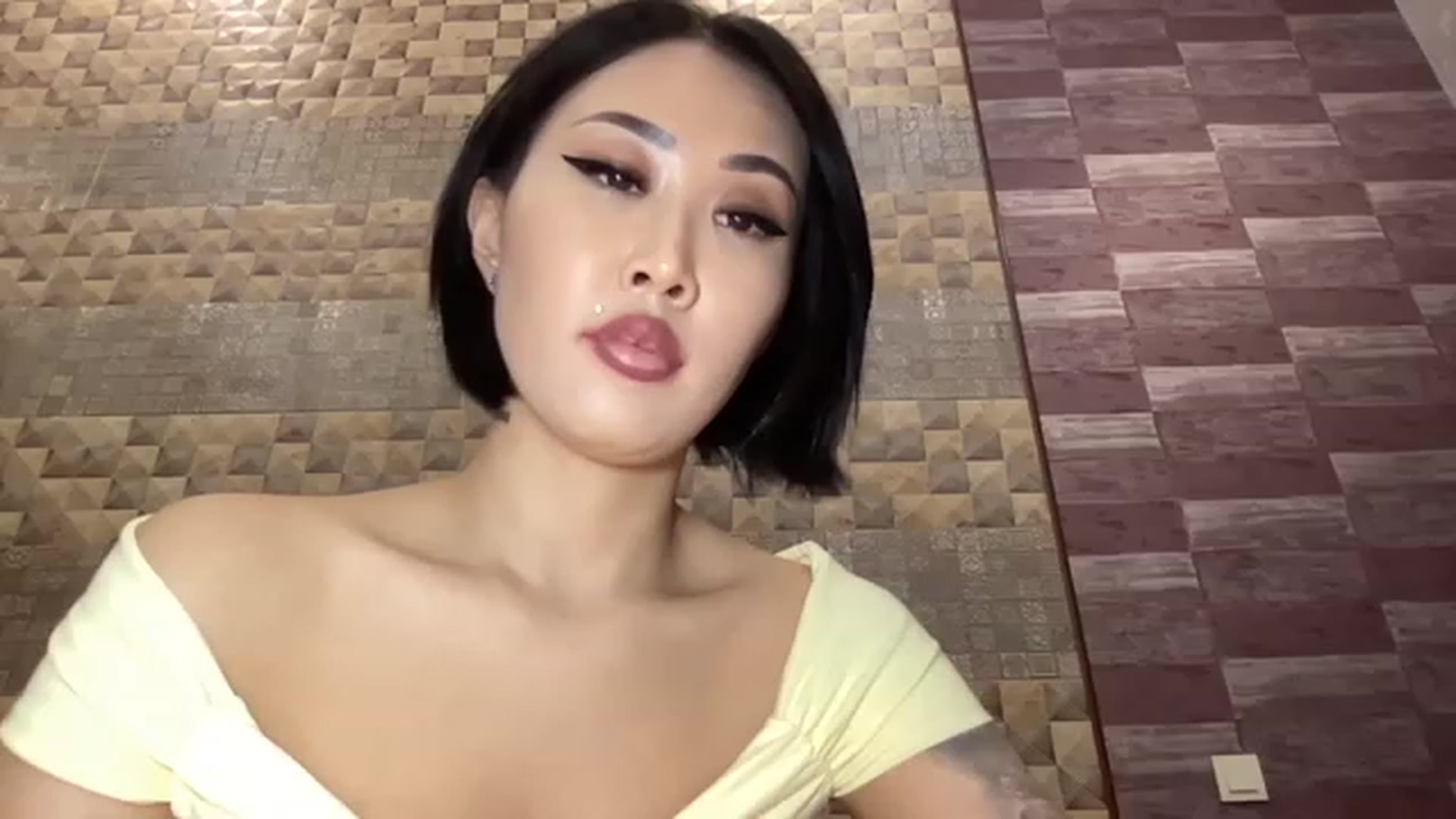Gallery image thumbnail from Japanese_Doll's myfreecams stream on, 11/15/2022, 24:45 image 4 of 20