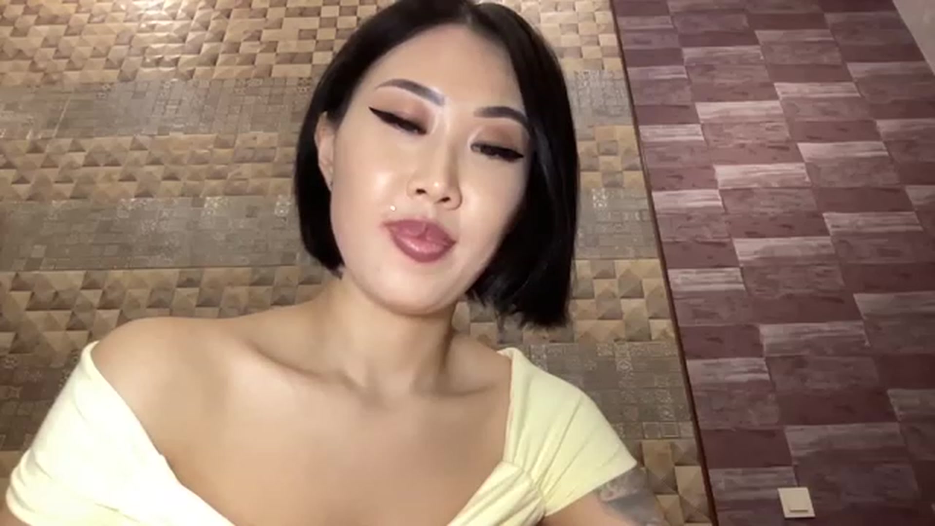 Gallery image thumbnail from Japanese_Doll's myfreecams stream on, 11/15/2022, 24:45 image 17 of 20