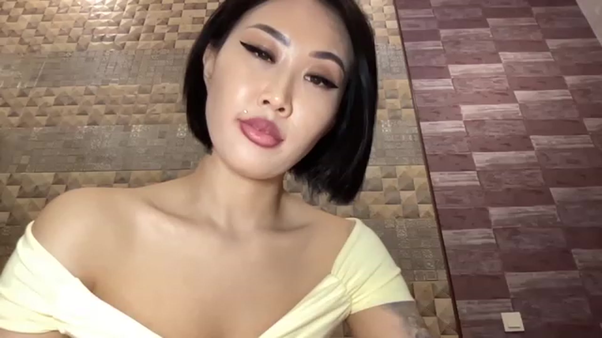 Gallery image thumbnail from Japanese_Doll's myfreecams stream on, 11/15/2022, 24:45 image 13 of 20