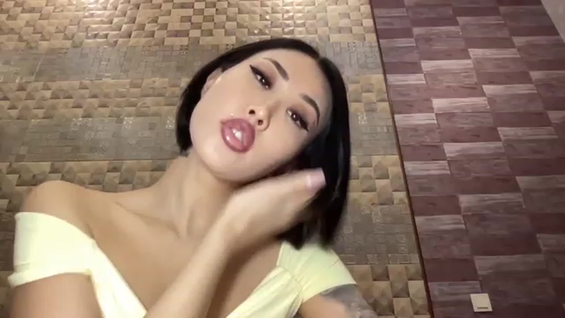 Gallery image thumbnail from Japanese_Doll's myfreecams stream on, 11/15/2022, 24:45 image 11 of 20