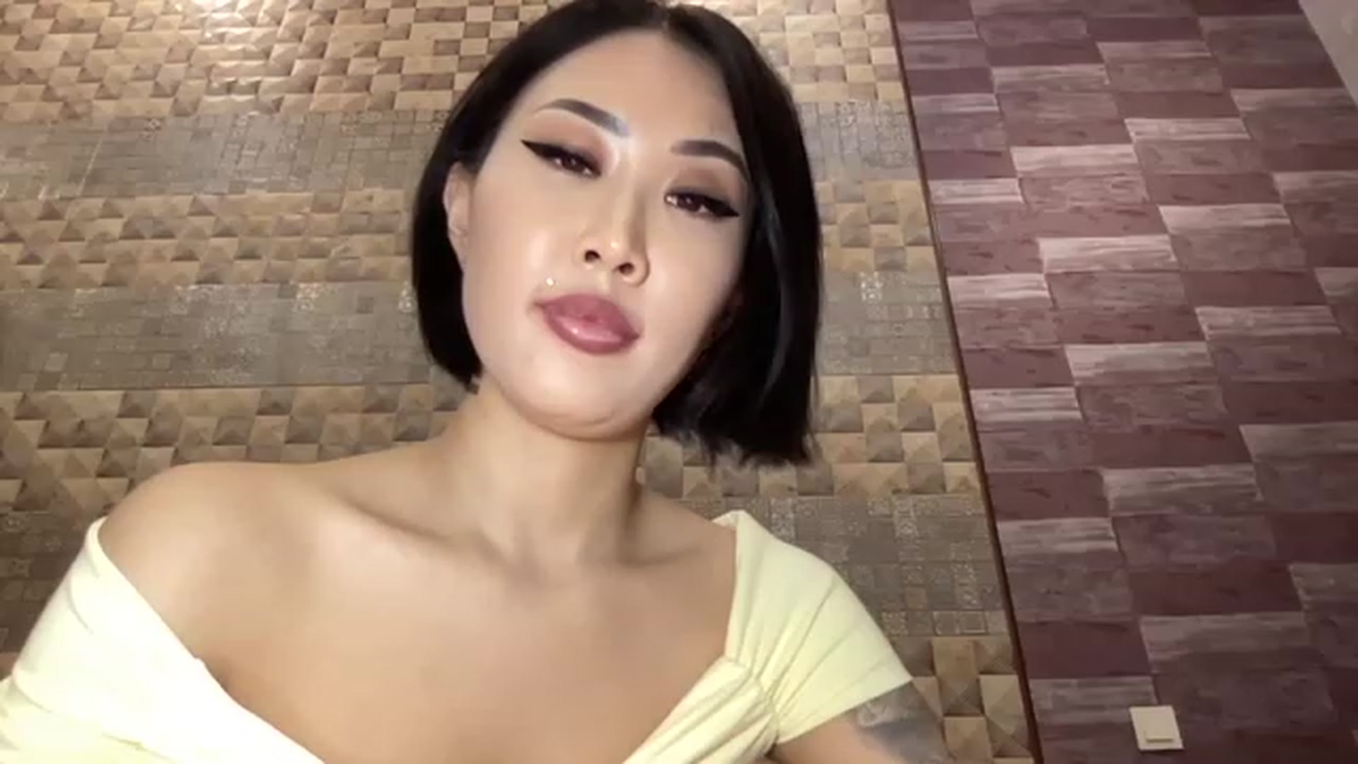 Gallery image thumbnail from Japanese_Doll's myfreecams stream on, 11/15/2022, 24:45 image 15 of 20