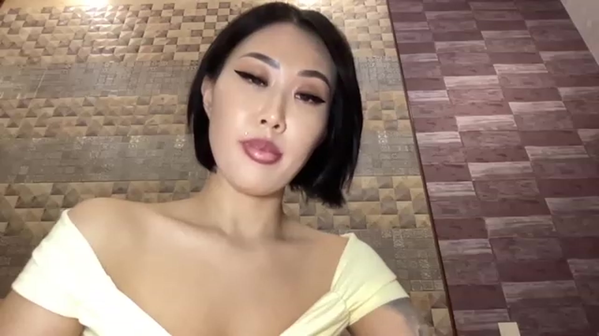 Gallery image thumbnail from Japanese_Doll's myfreecams stream on, 11/15/2022, 24:45 image 3 of 20