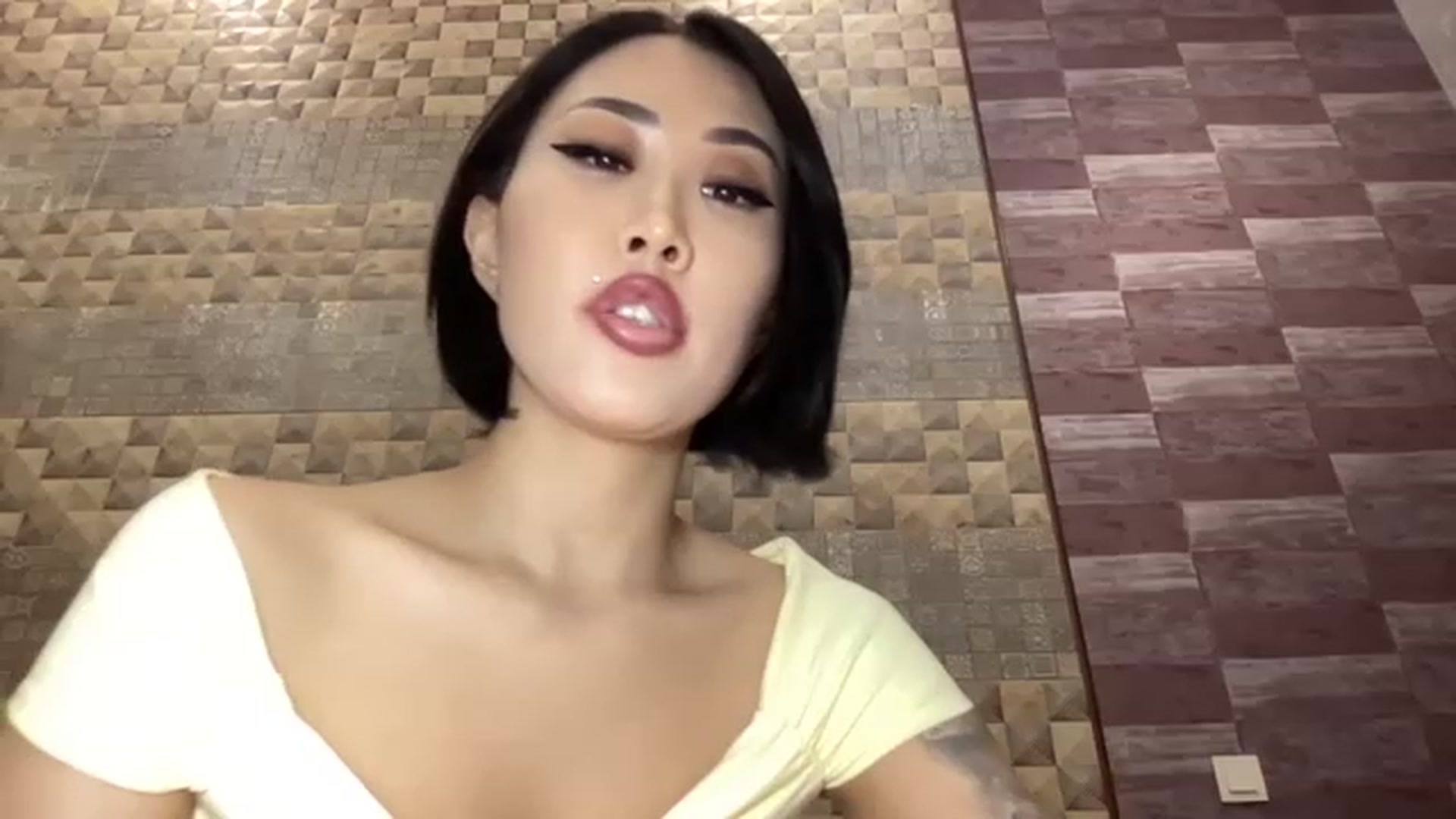 Gallery image thumbnail from Japanese_Doll's myfreecams stream on, 11/15/2022, 24:45 image 6 of 20