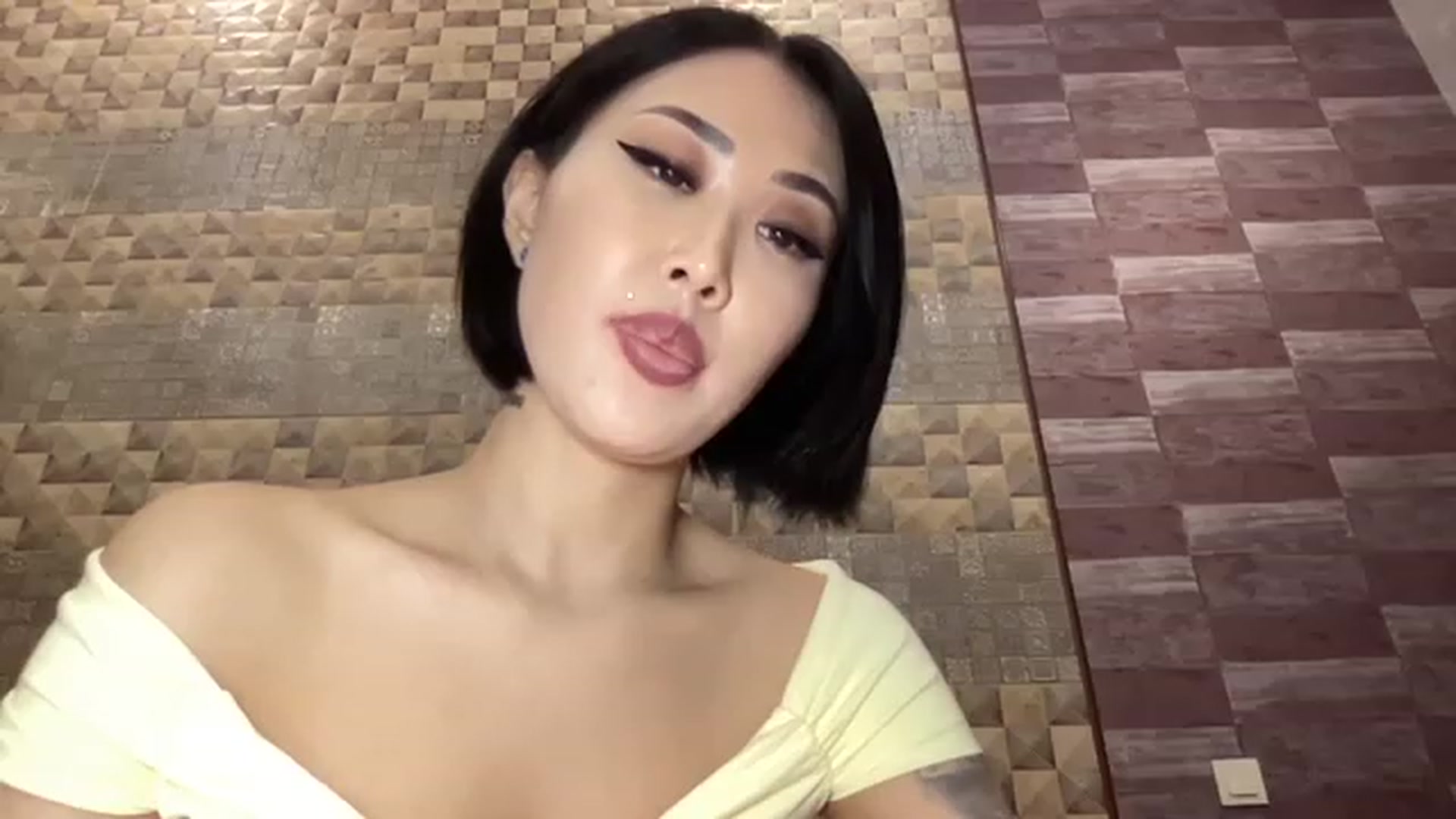 Gallery image thumbnail from Japanese_Doll's myfreecams stream on, 11/15/2022, 24:45 image 19 of 20