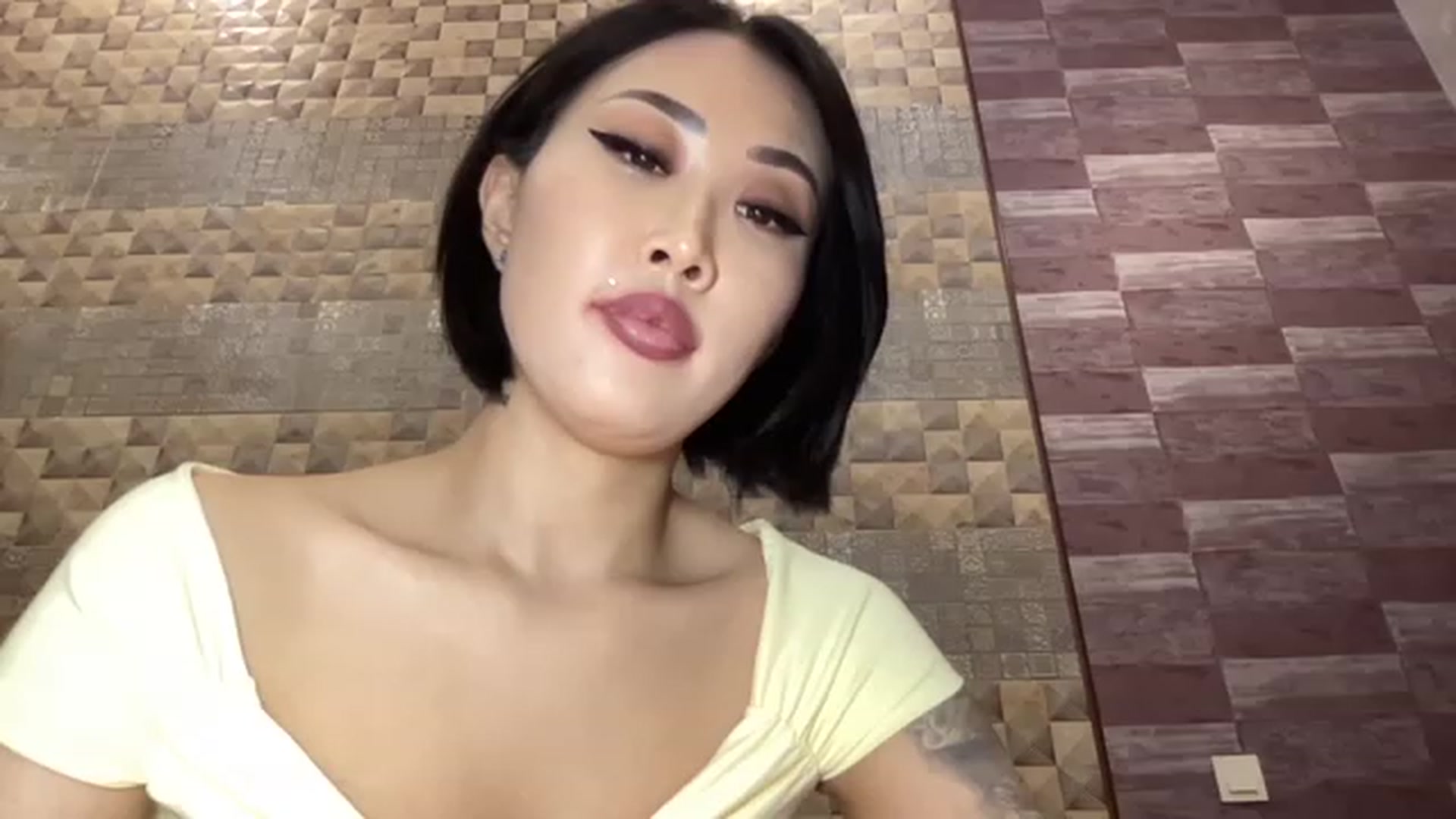 Gallery image thumbnail from Japanese_Doll's myfreecams stream on, 11/15/2022, 24:45 image 8 of 20
