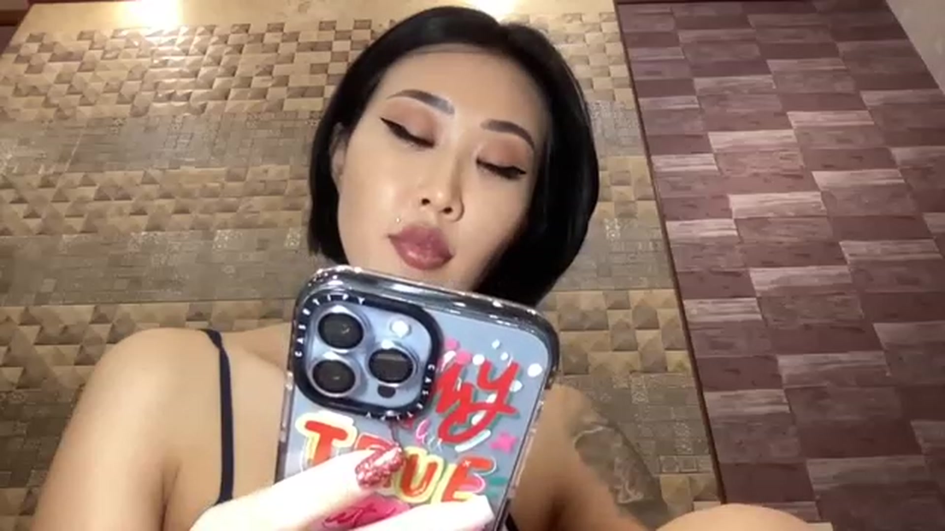 Gallery image thumbnail from Japanese_Doll's myfreecams stream on, 11/19/2022, 19:45 image 12 of 20