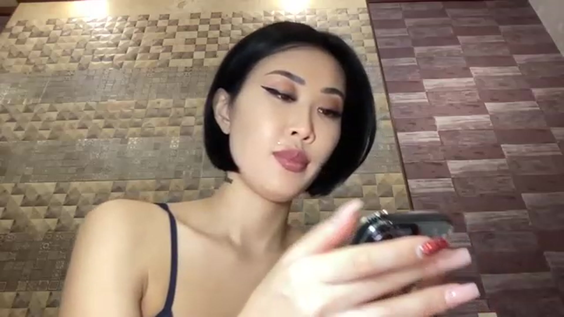 Gallery image thumbnail from Japanese_Doll's myfreecams stream on, 11/19/2022, 19:45 image 17 of 20