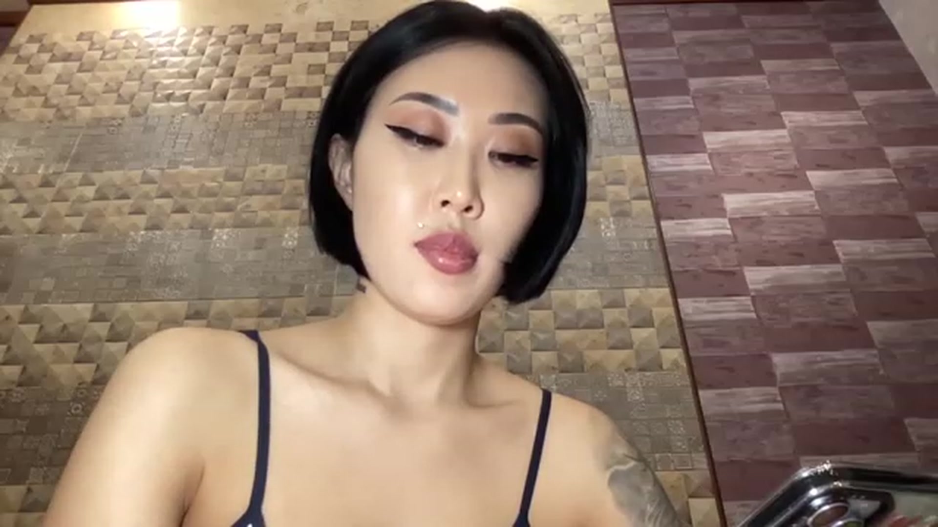 Gallery image thumbnail from Japanese_Doll's myfreecams stream on, 11/19/2022, 19:45 image 19 of 20