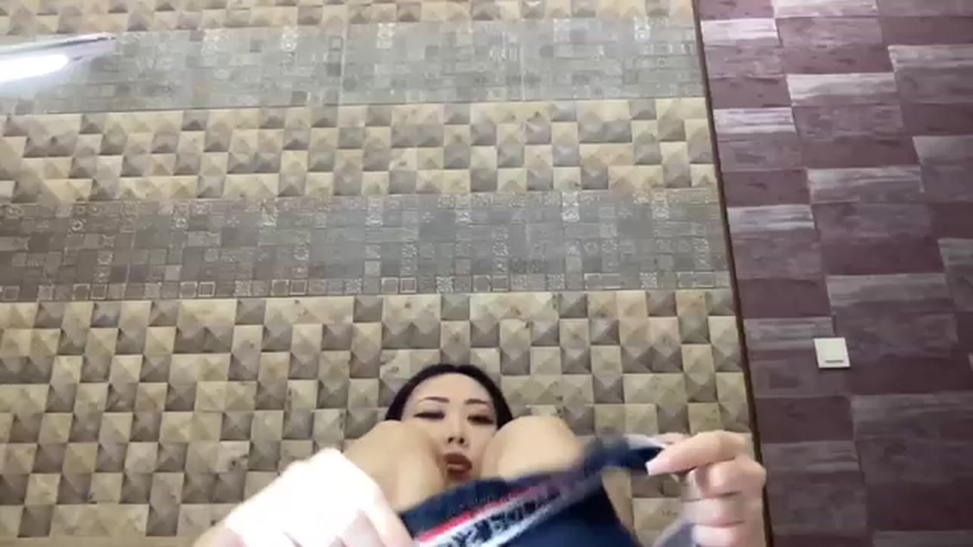 Gallery image thumbnail from Japanese_Doll's myfreecams stream on, 11/19/2022, 19:45 image 1 of 20