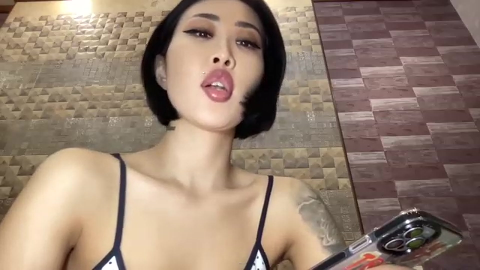 Gallery image thumbnail from Japanese_Doll's myfreecams stream on, 11/19/2022, 19:45 image 15 of 20