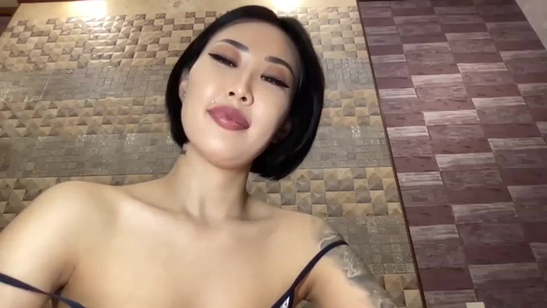 Gallery image thumbnail from Japanese_Doll's myfreecams stream on, 11/19/2022, 19:45 image 5 of 20