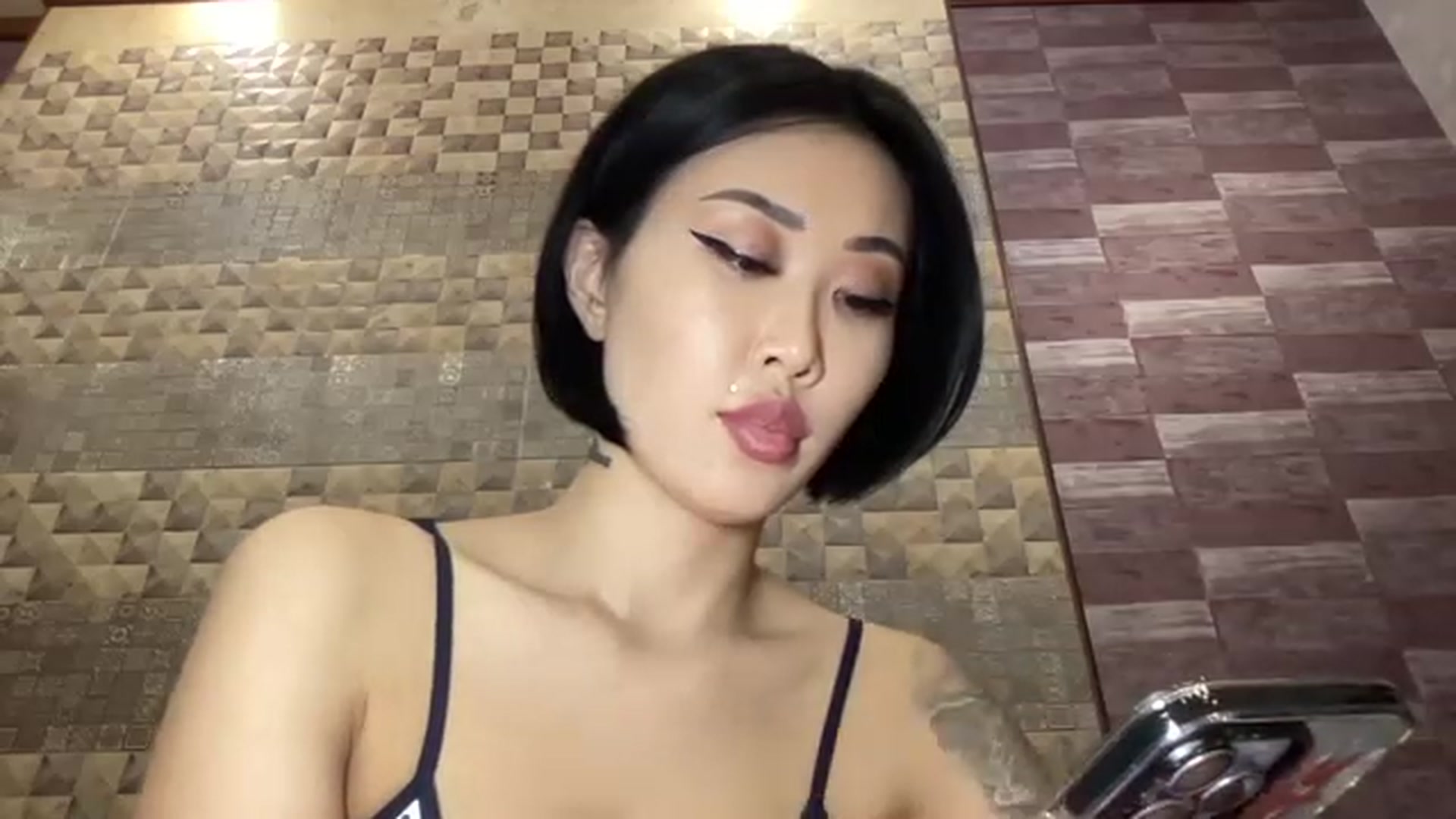 Gallery image thumbnail from Japanese_Doll's myfreecams stream on, 11/19/2022, 19:45 image 18 of 20