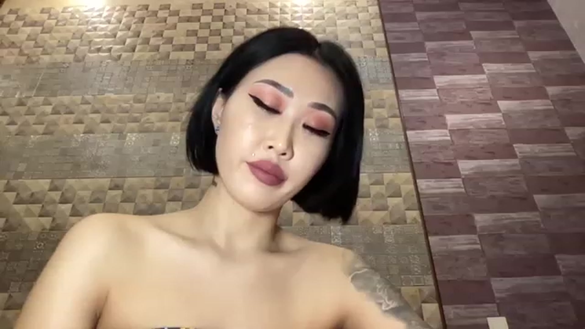 Gallery image thumbnail from Japanese_Doll's myfreecams stream on, 11/24/2022, 14:01 image 6 of 20
