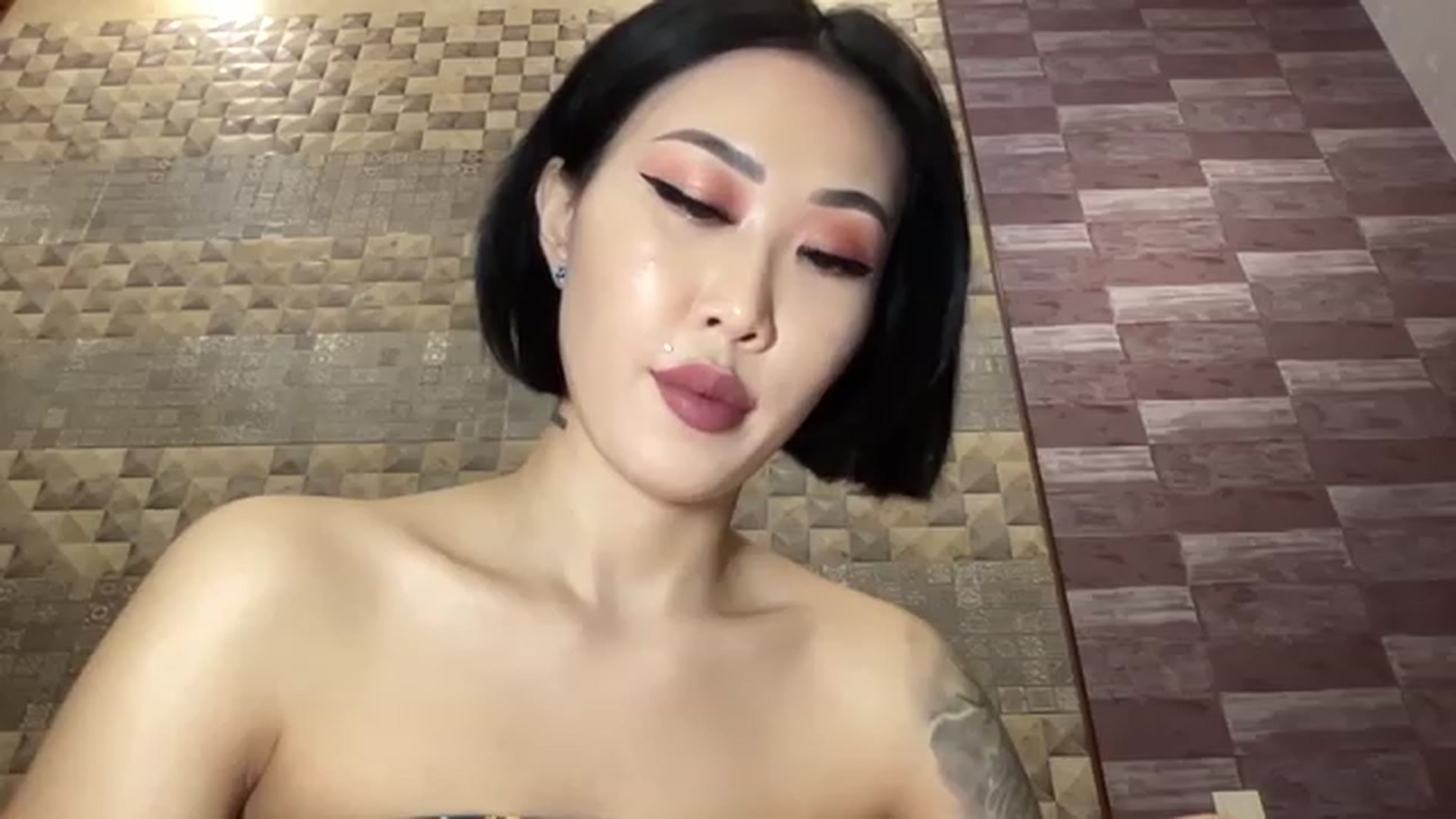 Gallery image thumbnail from Japanese_Doll's myfreecams stream on, 11/24/2022, 14:01 image 13 of 20