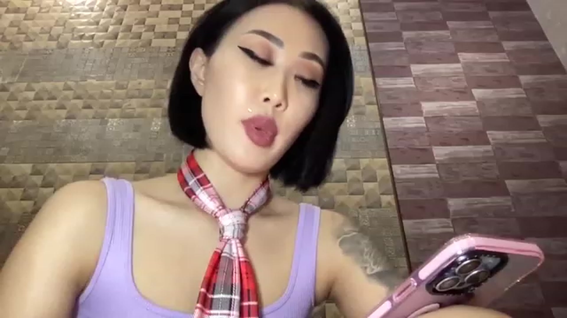 Gallery image thumbnail from Japanese_Doll's myfreecams stream on, 12/24/2022, 18:49 image 4 of 20