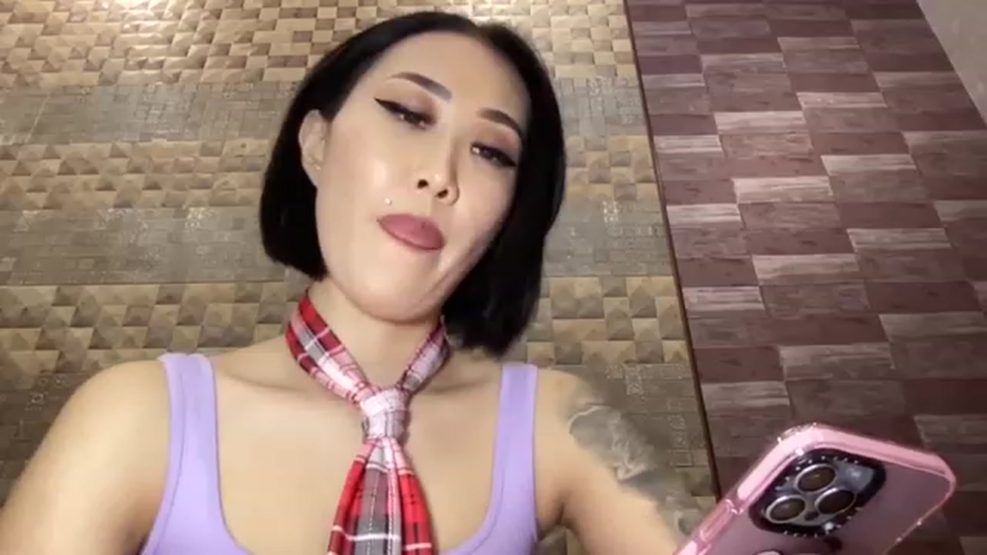 Gallery image thumbnail from Japanese_Doll's myfreecams stream on, 12/24/2022, 18:49 image 5 of 20