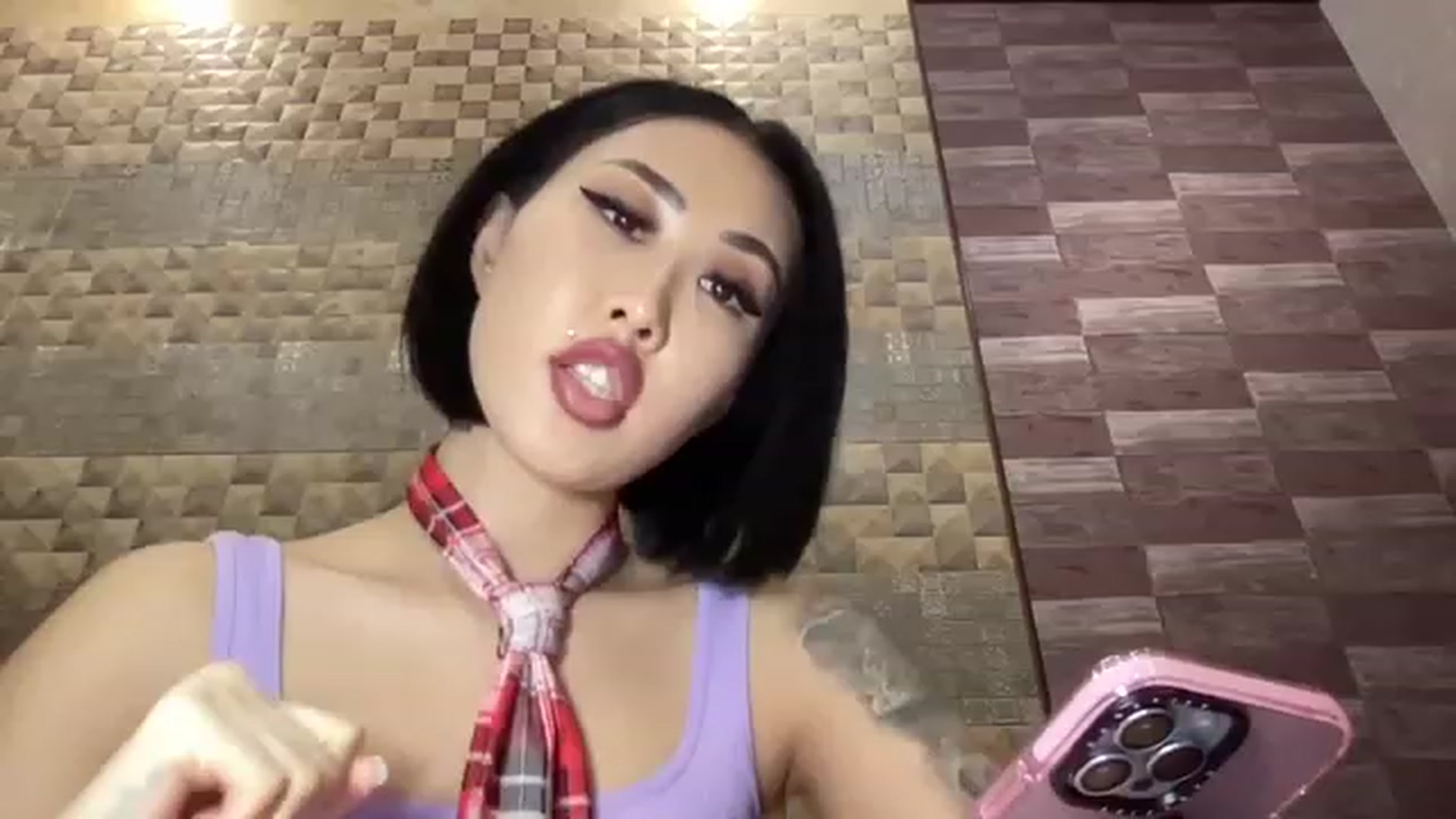 Gallery image thumbnail from Japanese_Doll's myfreecams stream on, 12/24/2022, 22:52 image 14 of 20