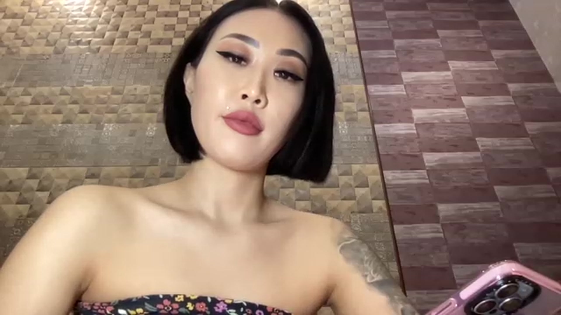 Gallery image thumbnail from Japanese_Doll's myfreecams stream on, 12/26/2022, 19:51 image 9 of 20