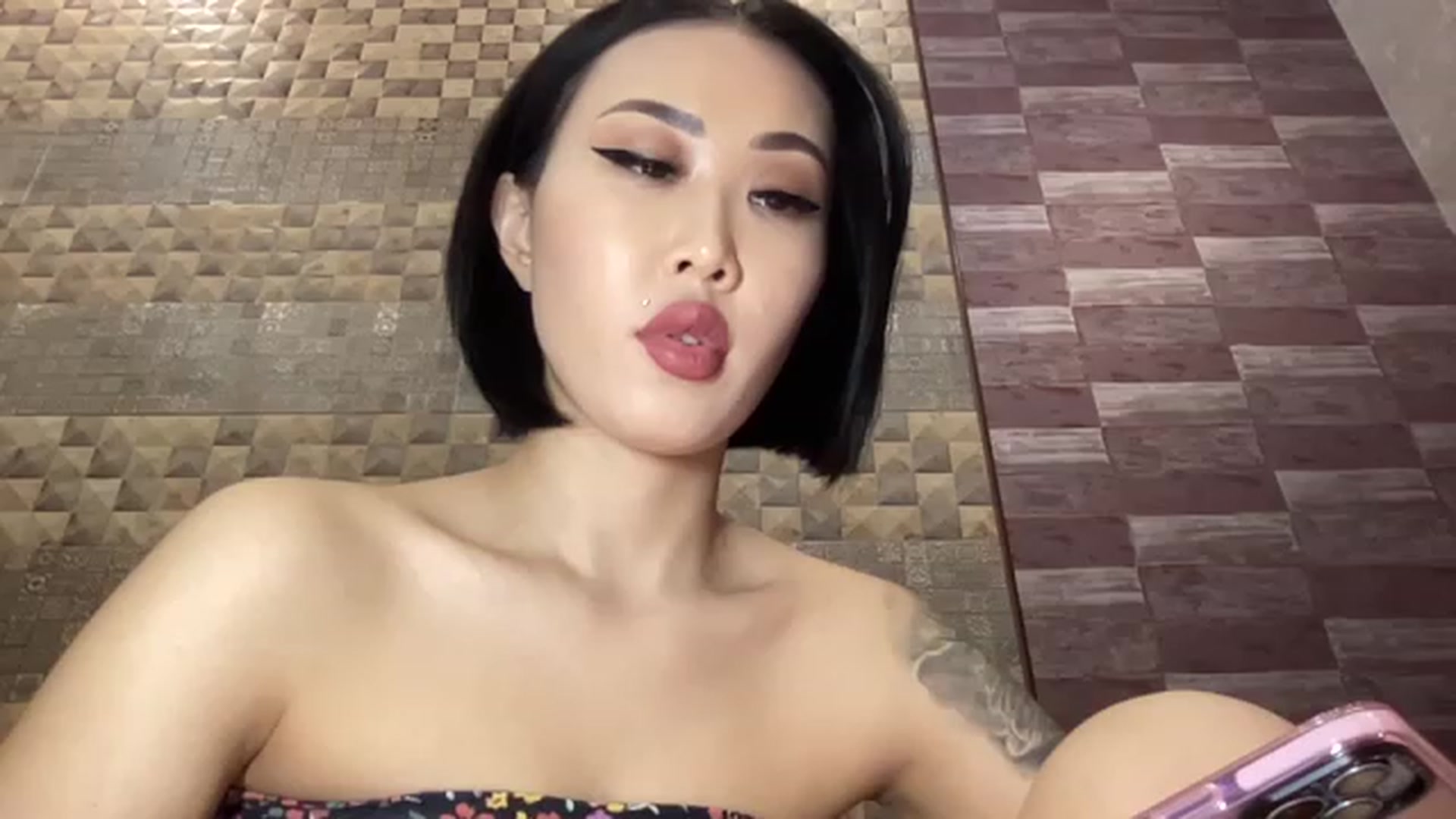 Gallery image thumbnail from Japanese_Doll's myfreecams stream on, 12/26/2022, 19:51 image 19 of 20