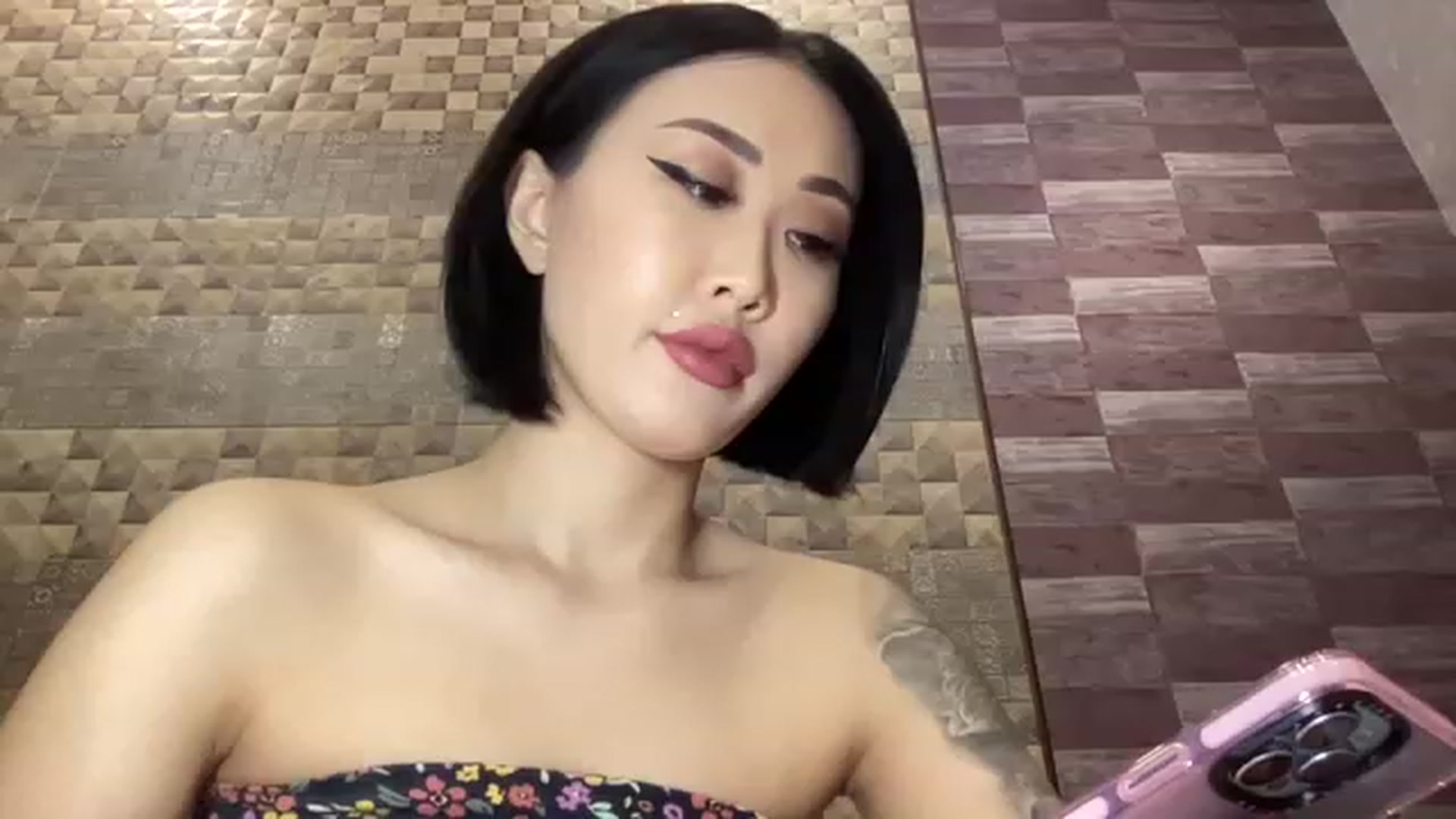 Gallery image thumbnail from Japanese_Doll's myfreecams stream on, 12/26/2022, 19:51 image 7 of 20