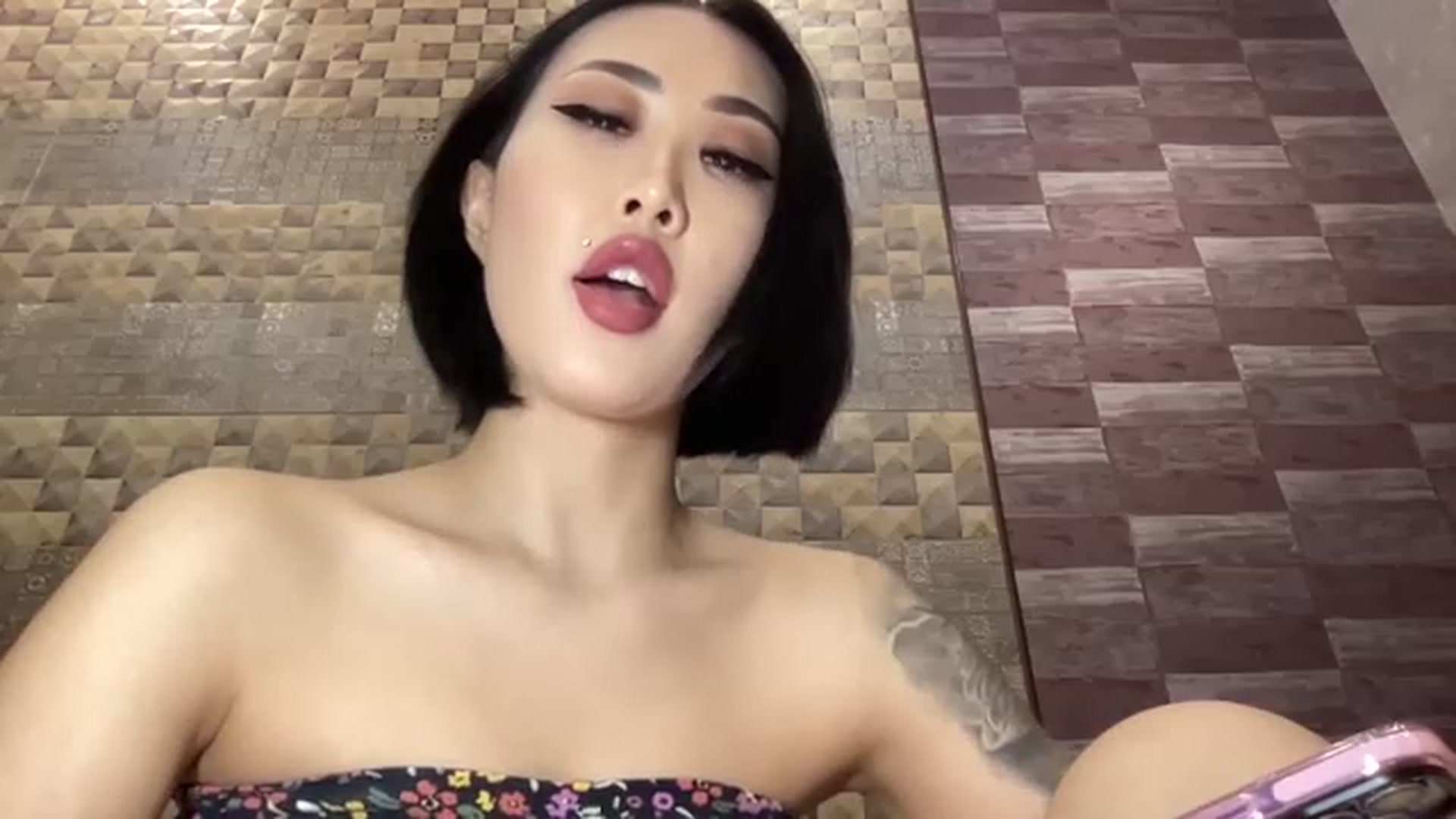 Gallery image thumbnail from Japanese_Doll's myfreecams stream on, 12/26/2022, 19:51 image 17 of 20