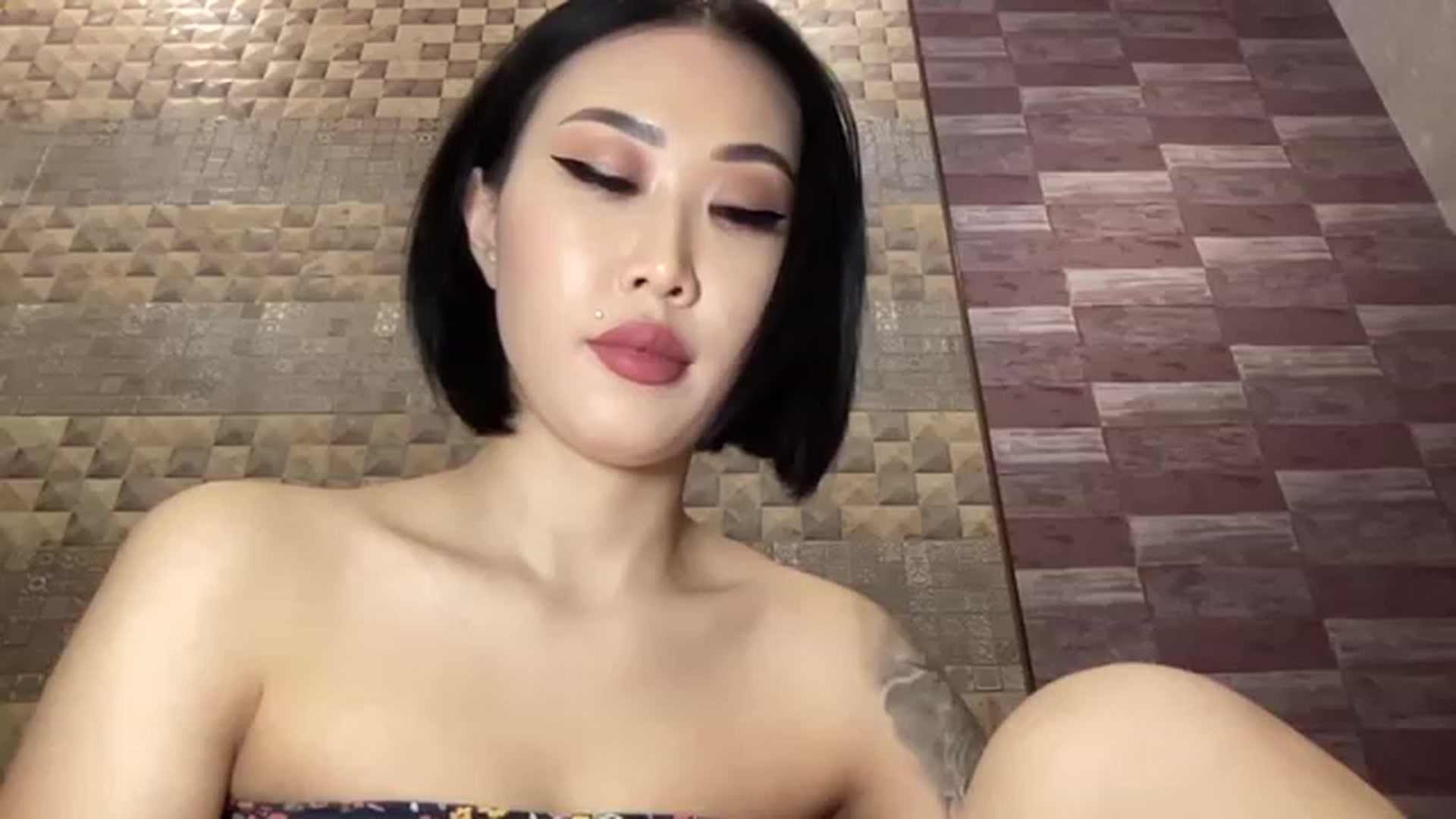 Gallery image thumbnail from Japanese_Doll's myfreecams stream on, 12/26/2022, 19:51 image 13 of 20