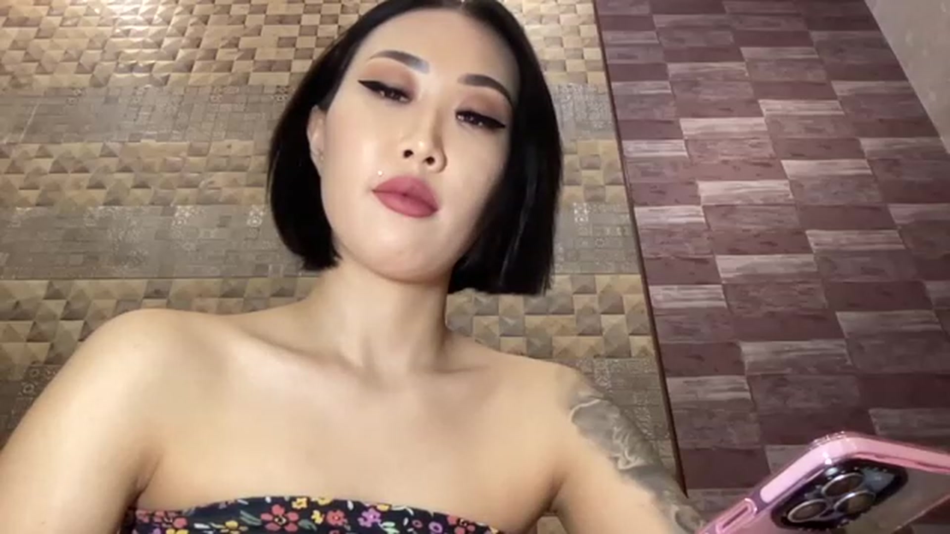 Gallery image thumbnail from Japanese_Doll's myfreecams stream on, 12/26/2022, 19:51 image 8 of 20