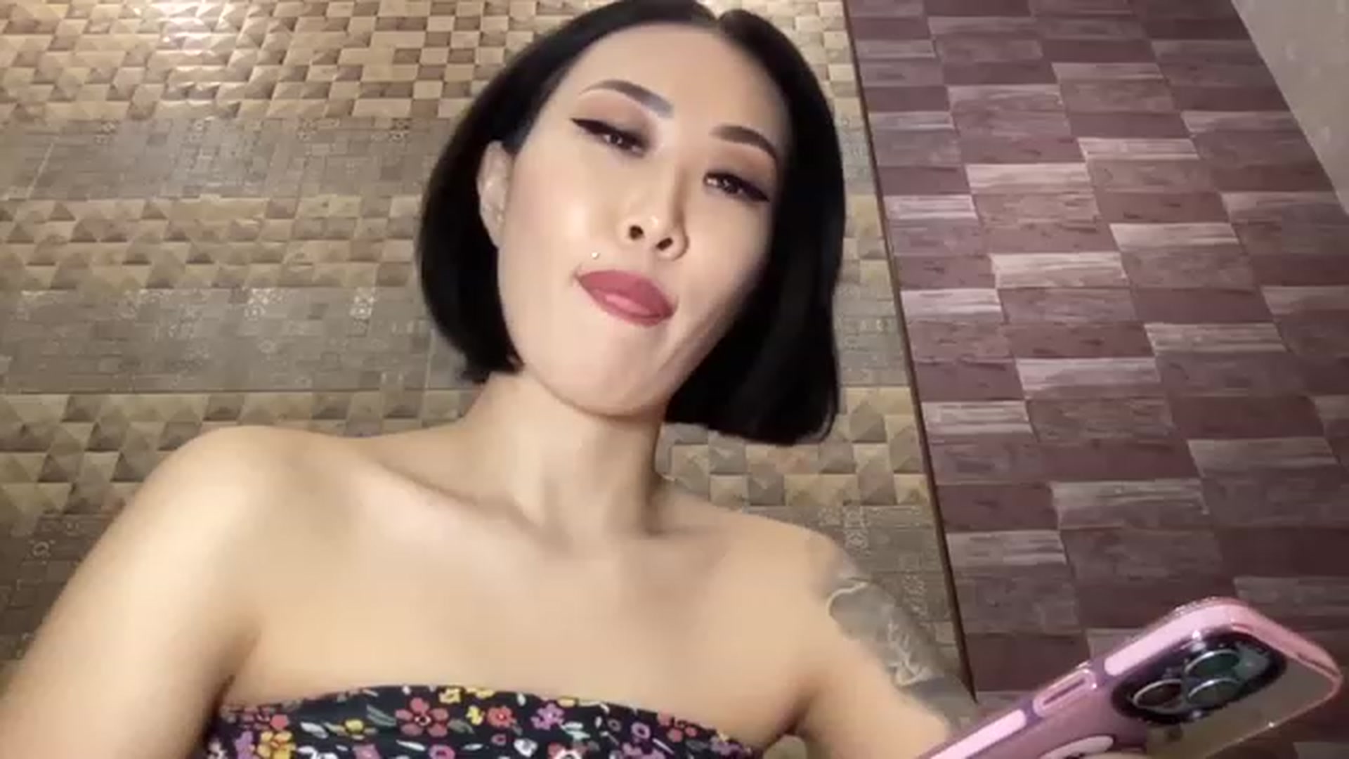 Gallery image thumbnail from Japanese_Doll's myfreecams stream on, 12/26/2022, 19:51 image 1 of 20