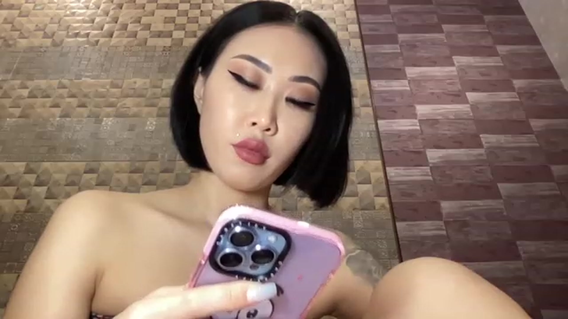 Gallery image thumbnail from Japanese_Doll's myfreecams stream on, 12/26/2022, 19:51 image 15 of 20